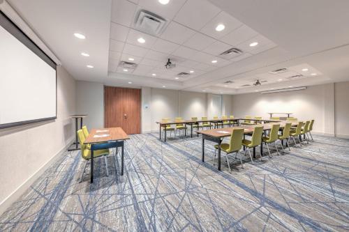 holiday inn express and suites houston s medical c