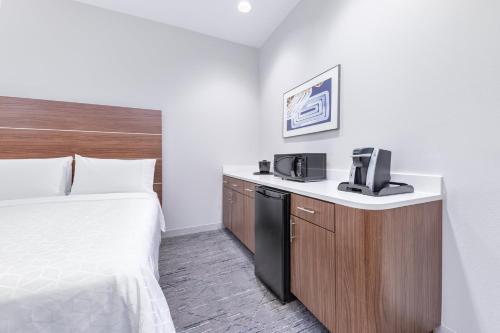 holiday inn express and suites houston s medical c