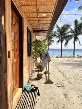 bamboo house beach lodge and restaurant