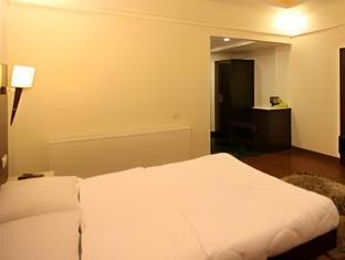 grand treat hotel