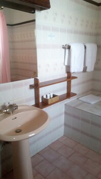 jacaranda lake elementaita lodge