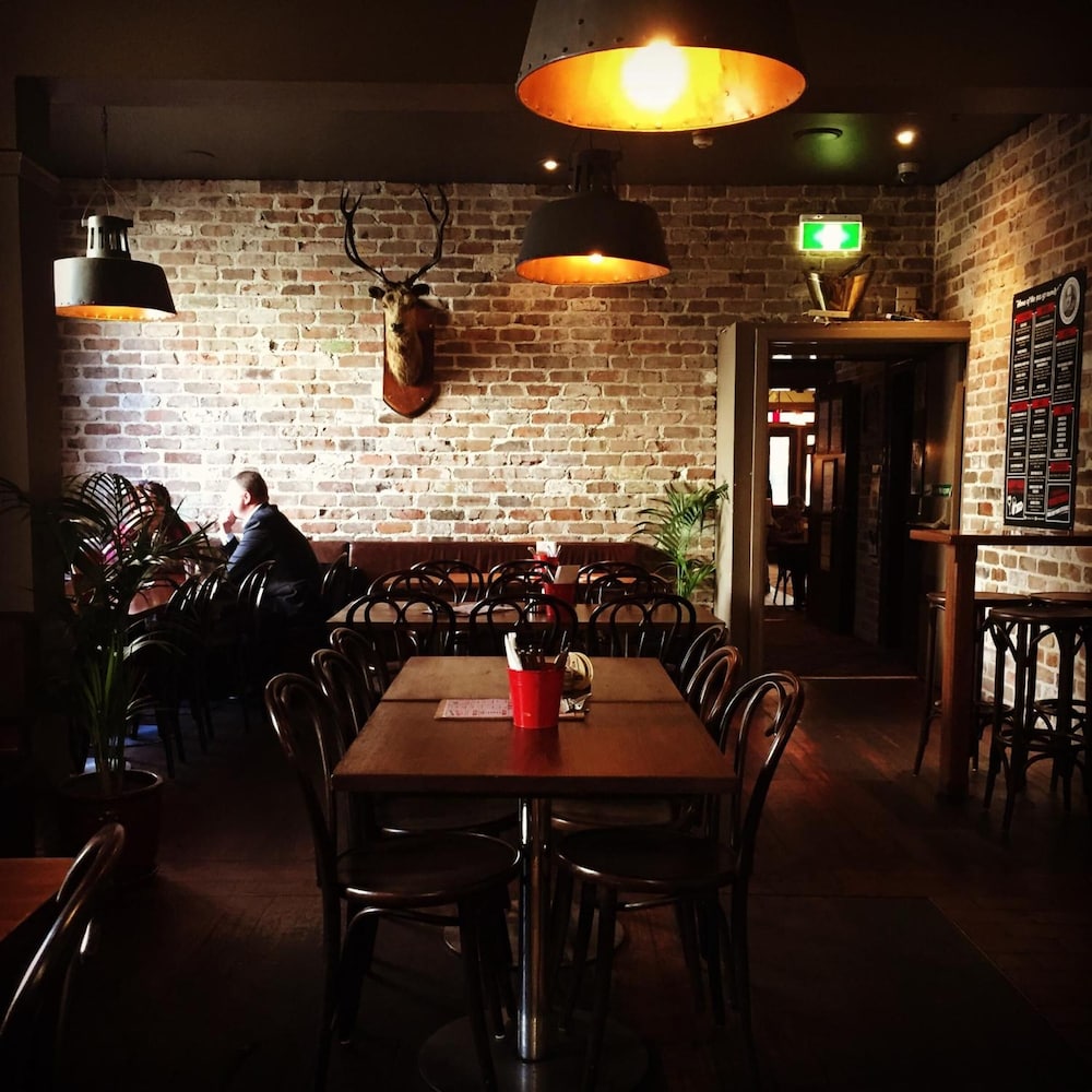 shakespeare hotel surry hills