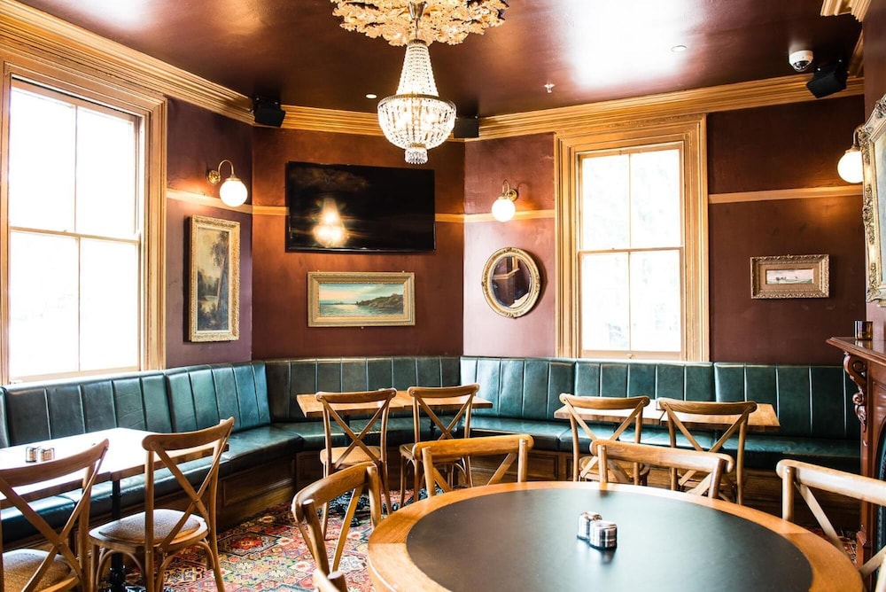 shakespeare hotel surry hills