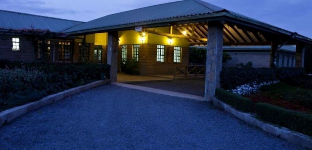 Maanzoni Lodge,Near The Airport,4 star