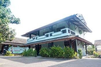 super oyo 942 srikandi hotel