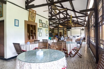 super oyo 942 srikandi hotel
