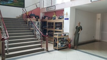 sarem international hotel