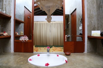 lake lodge boutique hotel kandalama