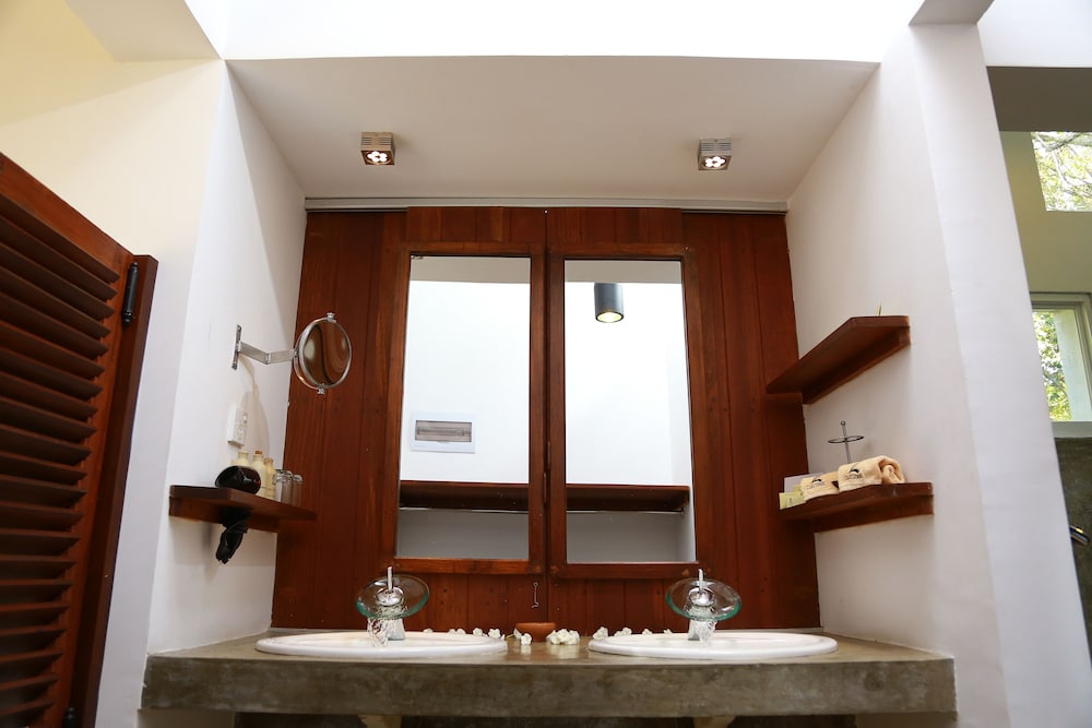 lake lodge boutique hotel kandalama