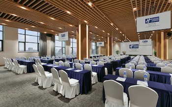 holiday inn express chengdu huanhuaxi by ihg