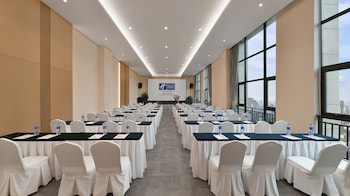 holiday inn express chengdu huanhuaxi by ihg