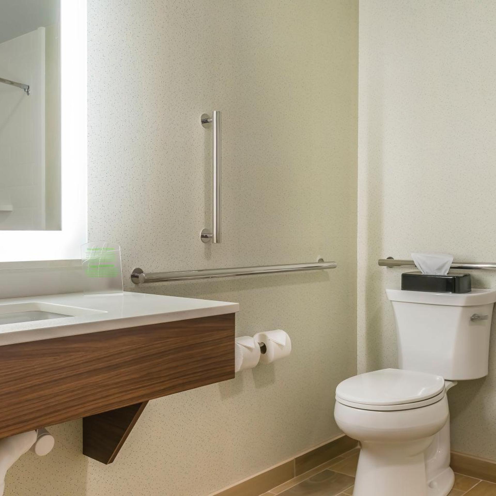 holiday inn express and suites clarion by ihg