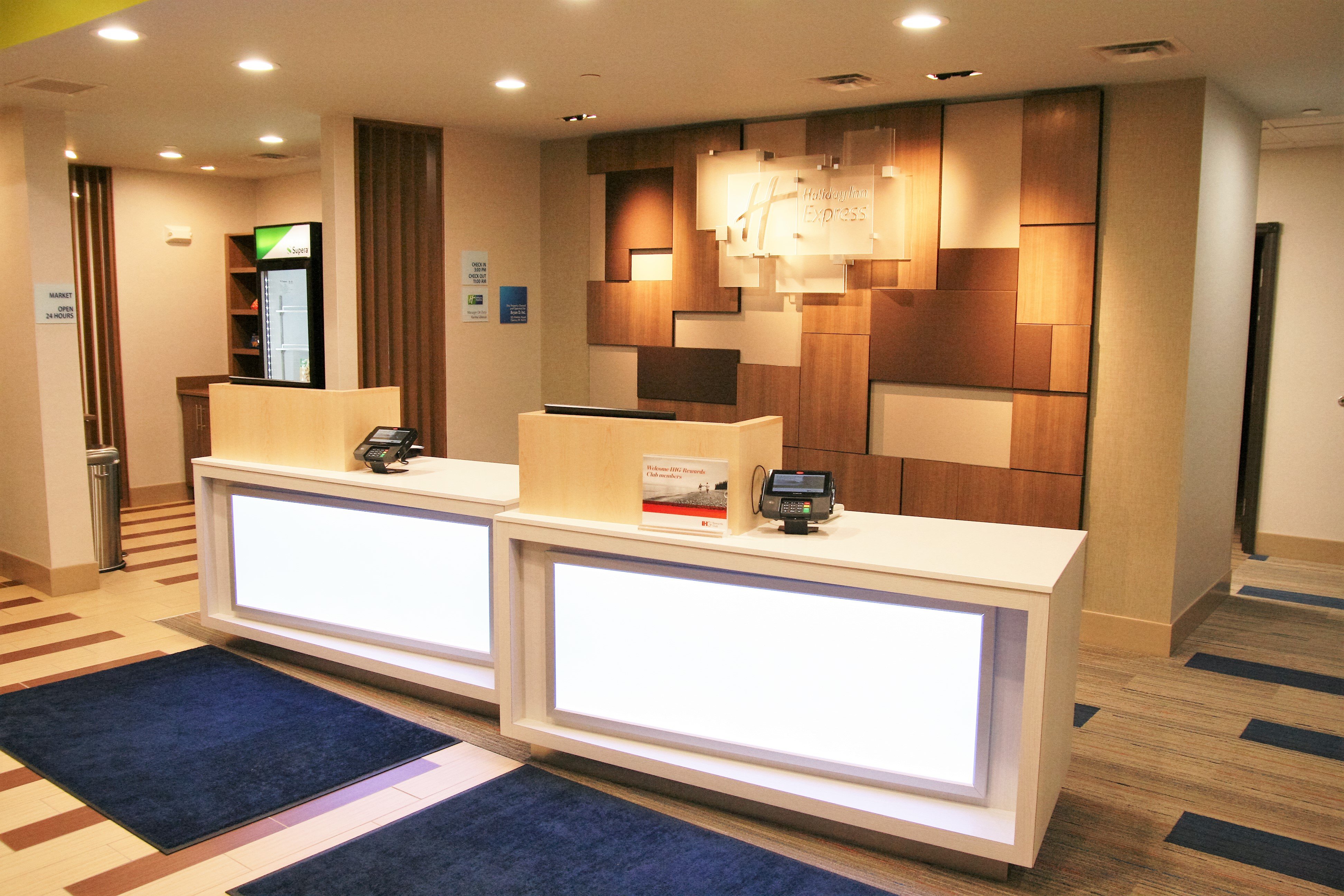 holiday inn express and suites clarion by ihg