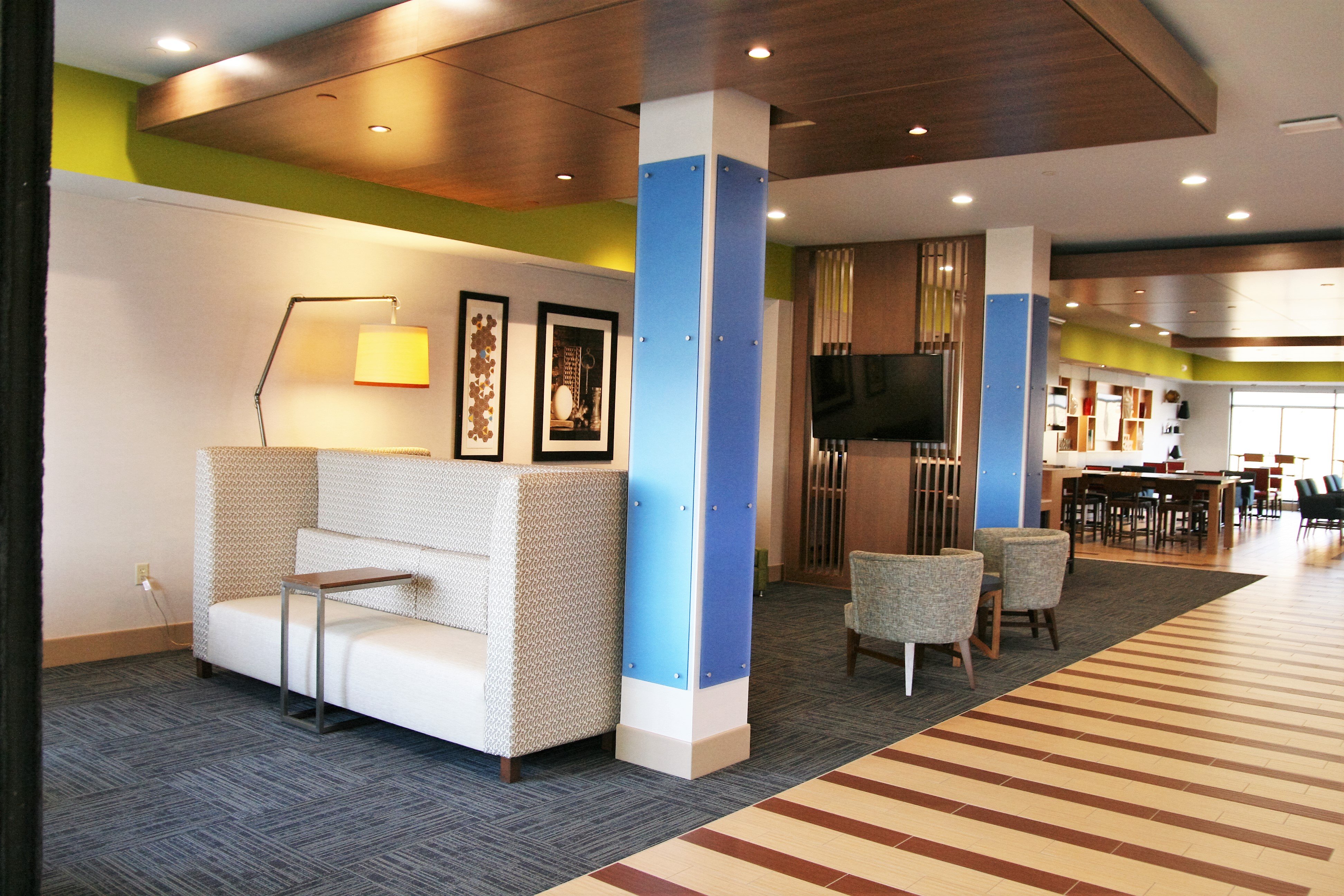 holiday inn express and suites clarion by ihg