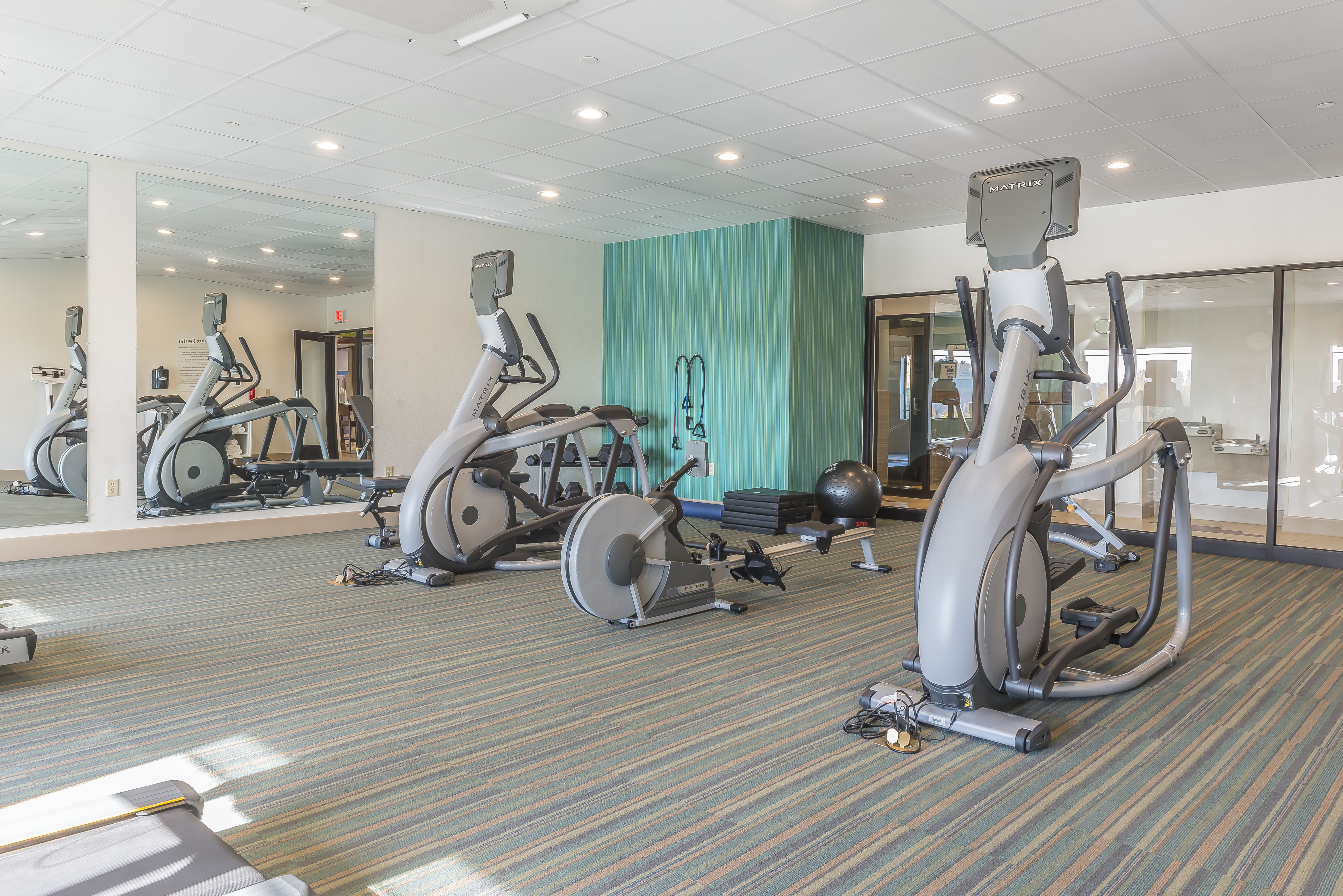 holiday inn express and suites clarion by ihg