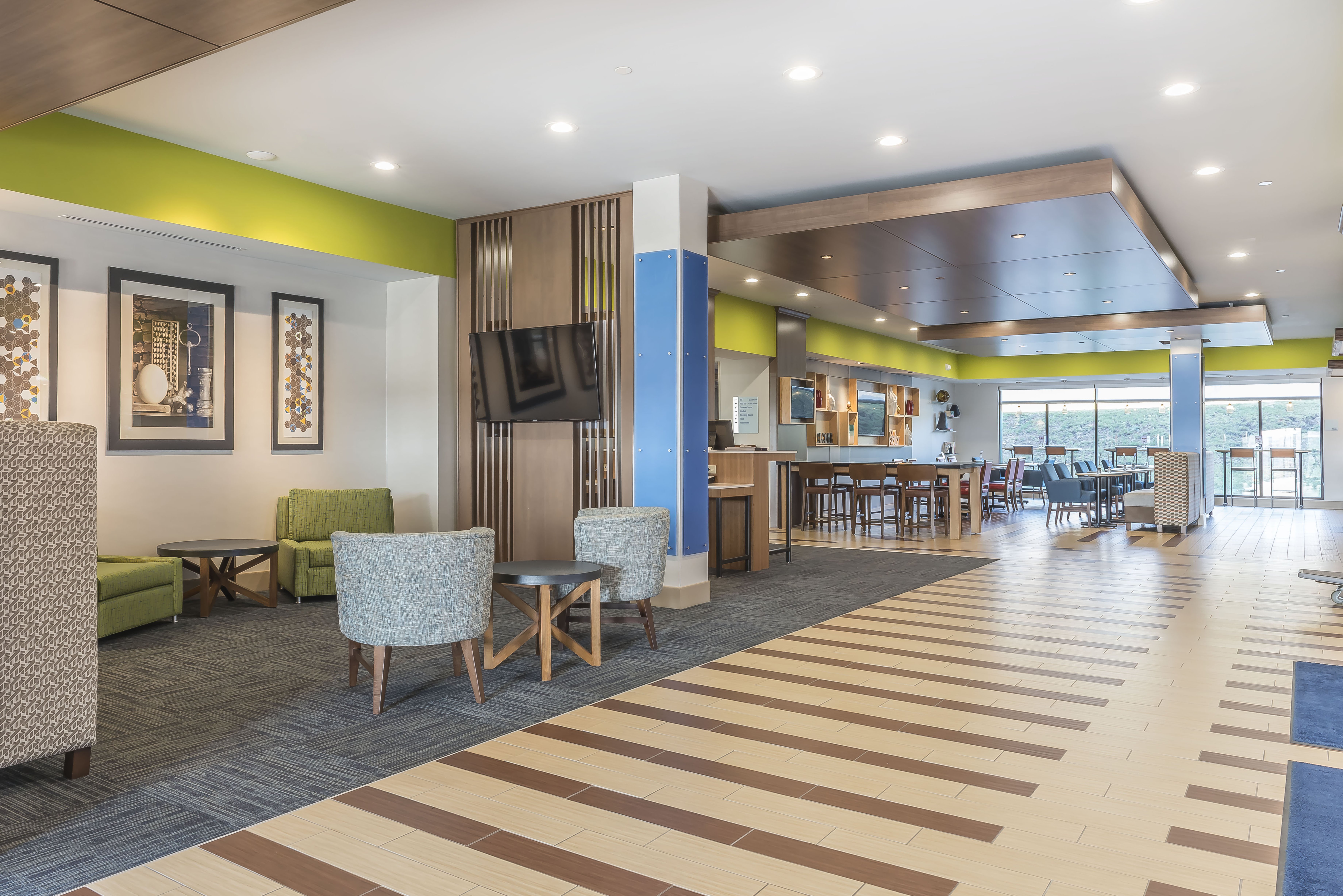 holiday inn express and suites clarion by ihg