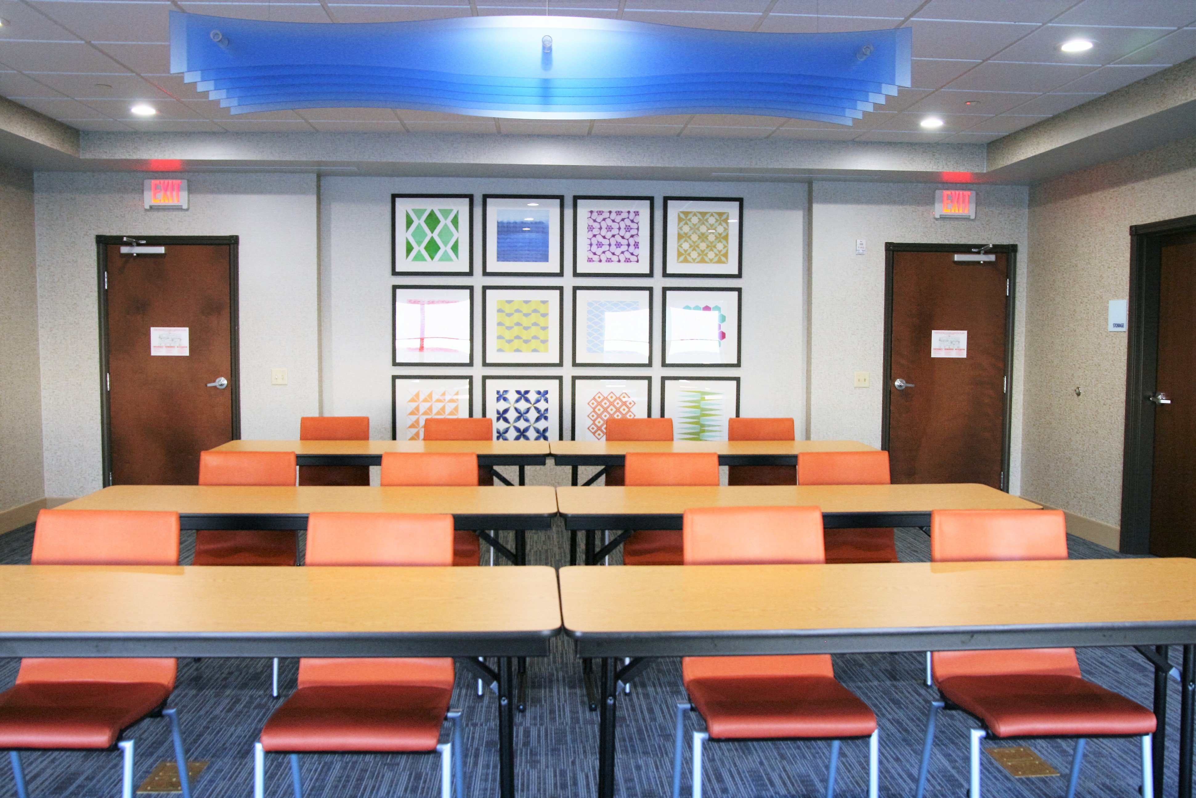 holiday inn express and suites clarion by ihg