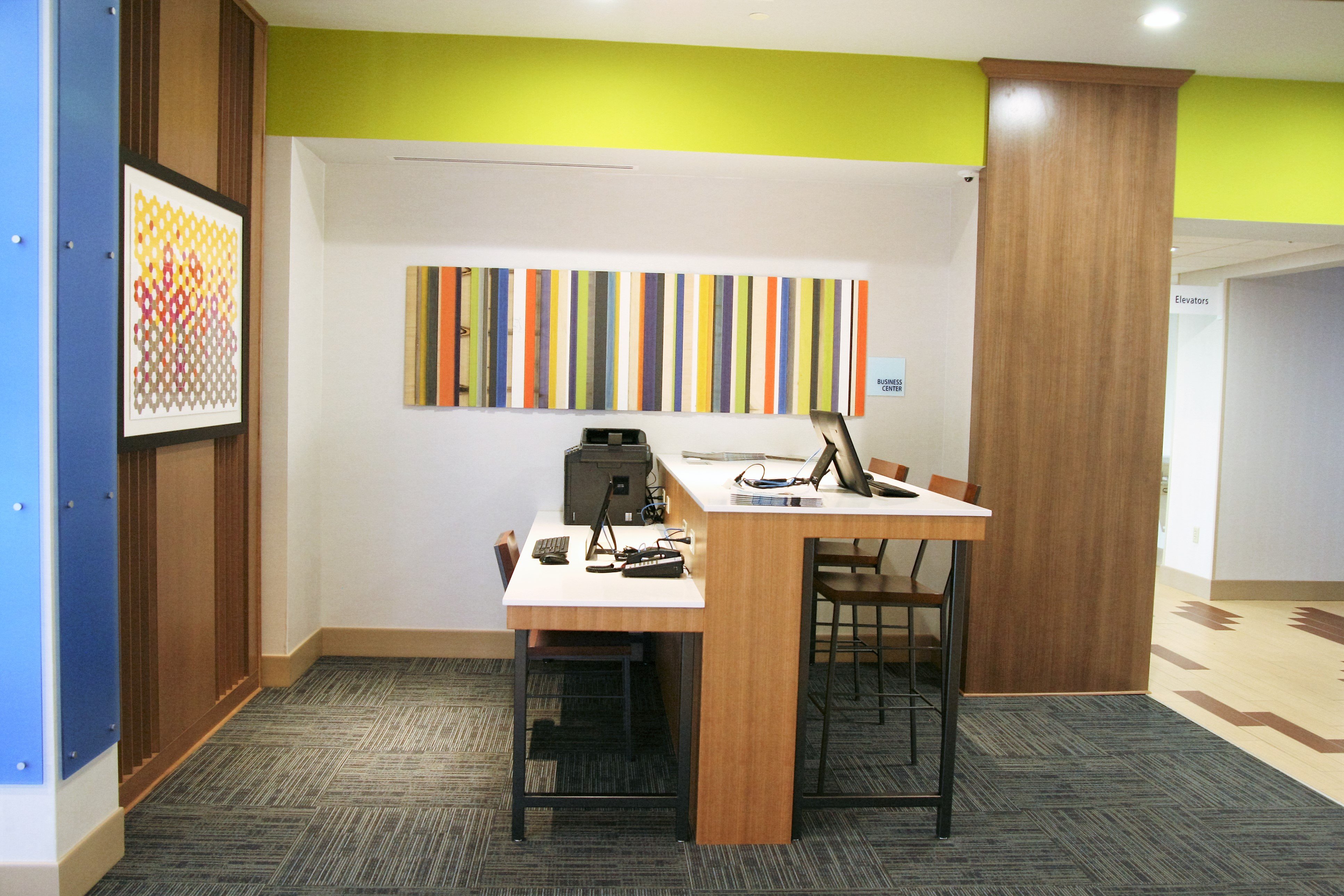 holiday inn express and suites clarion by ihg