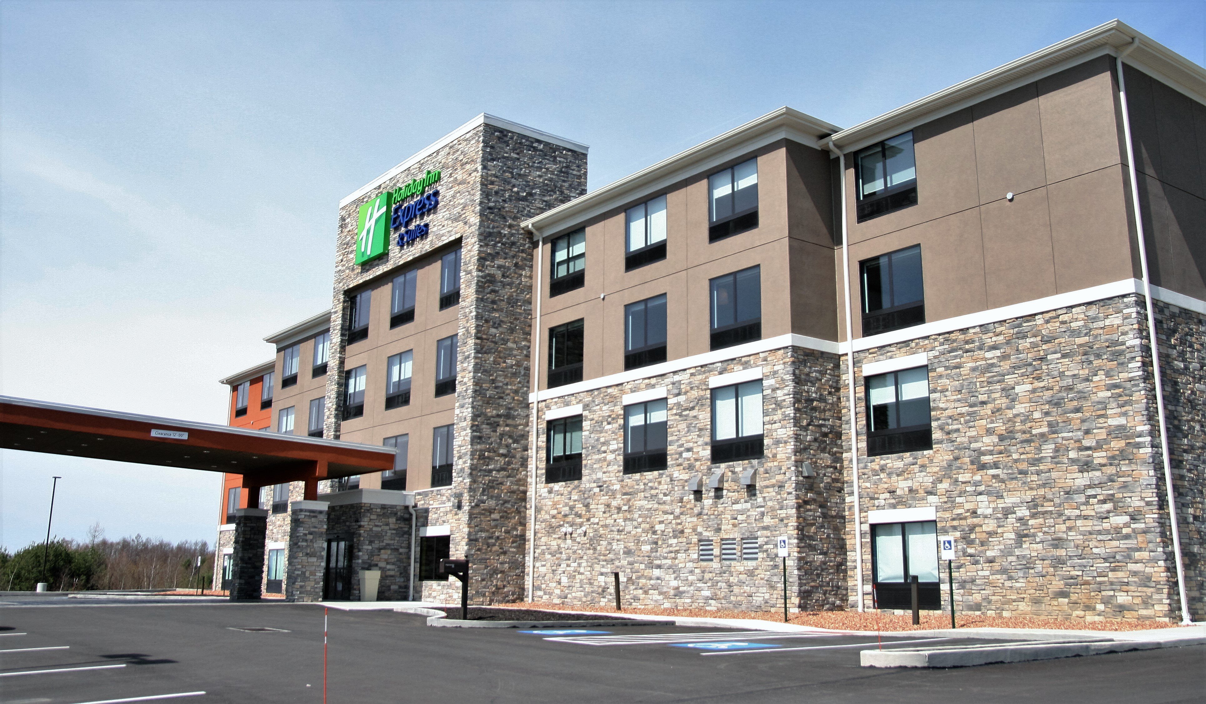 holiday inn express and suites clarion by ihg