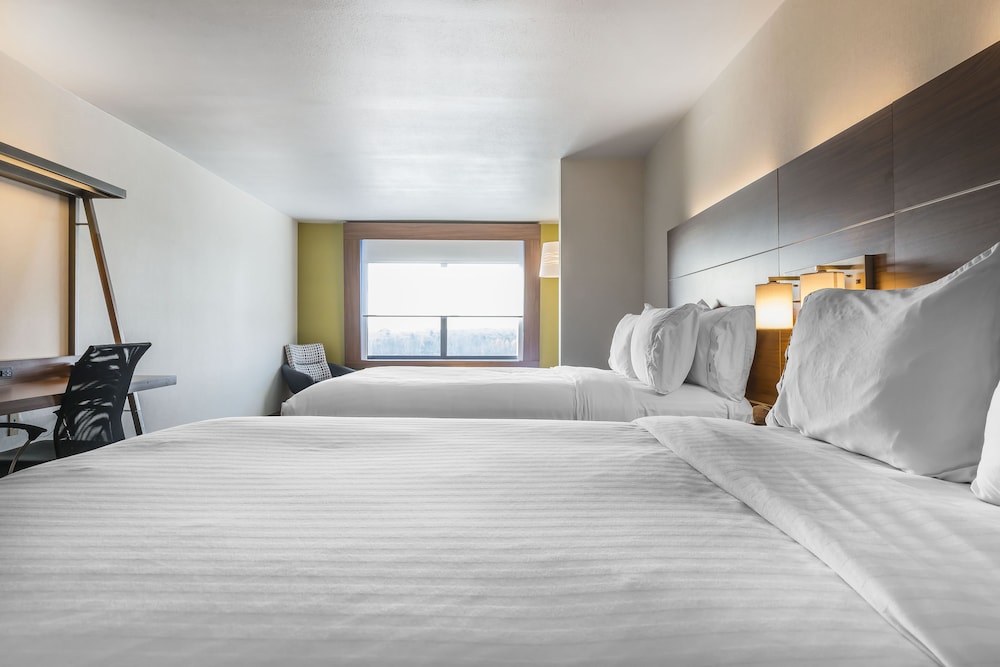 holiday inn express and suites clarion by ihg