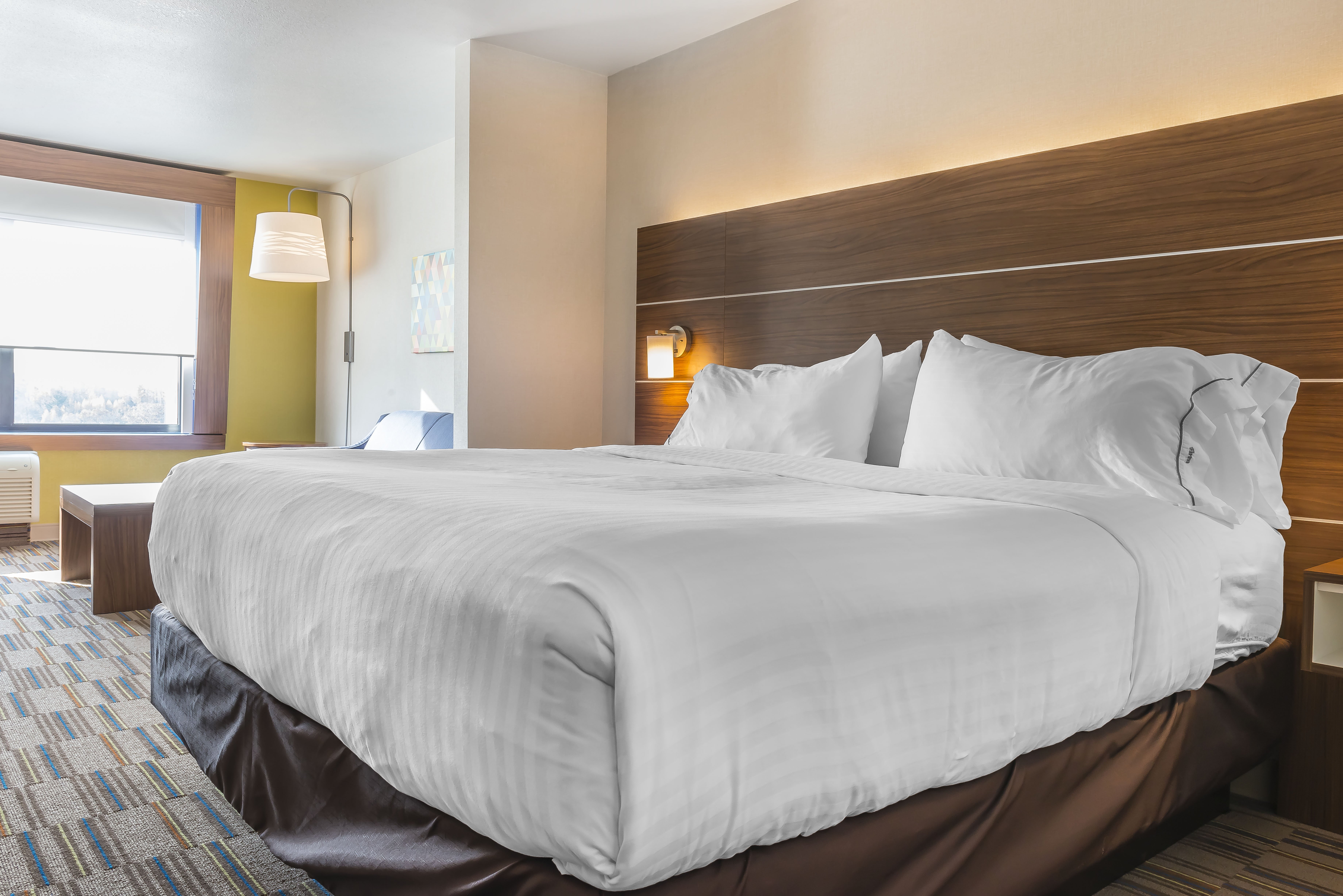 holiday inn express and suites clarion by ihg