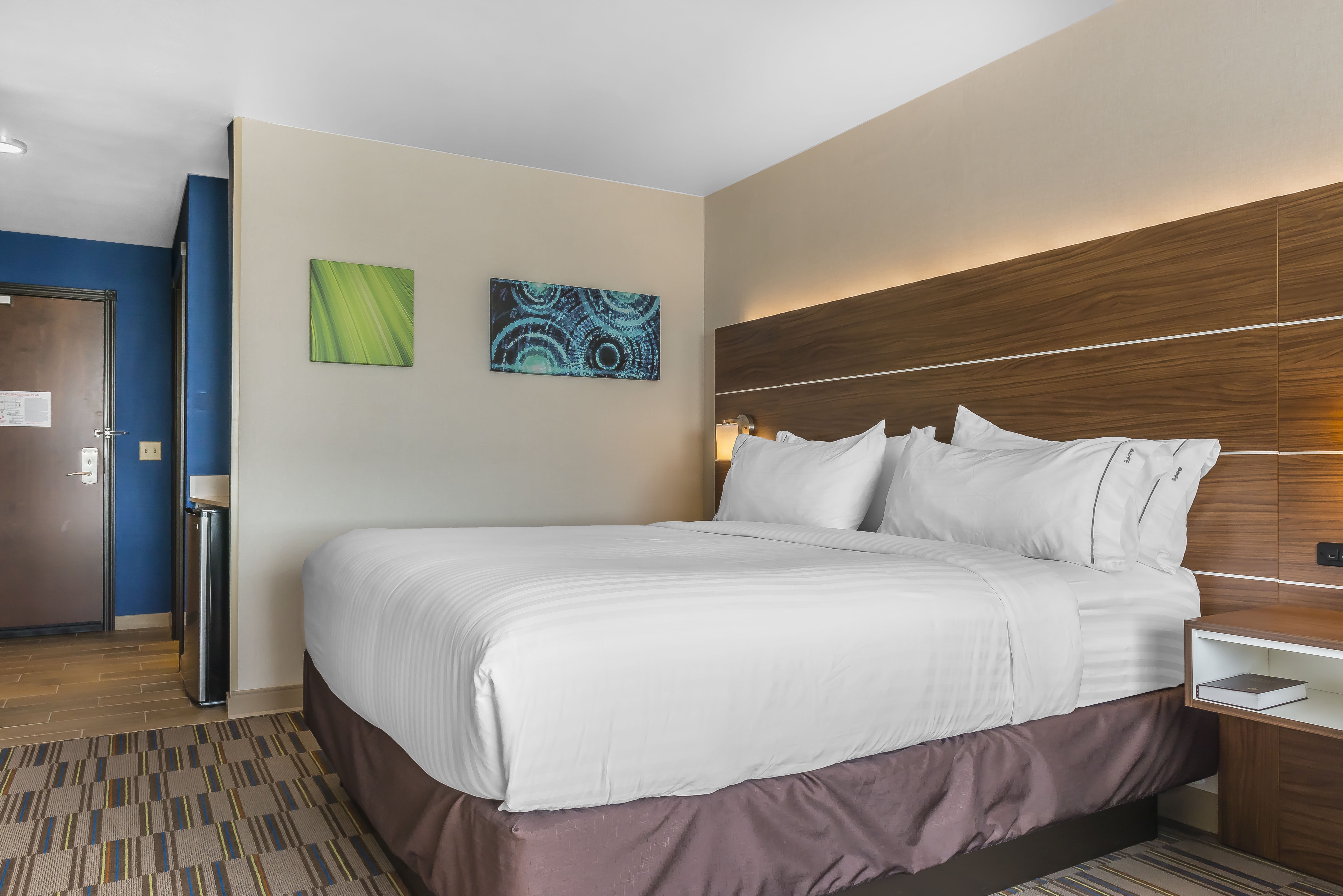 holiday inn express and suites clarion by ihg