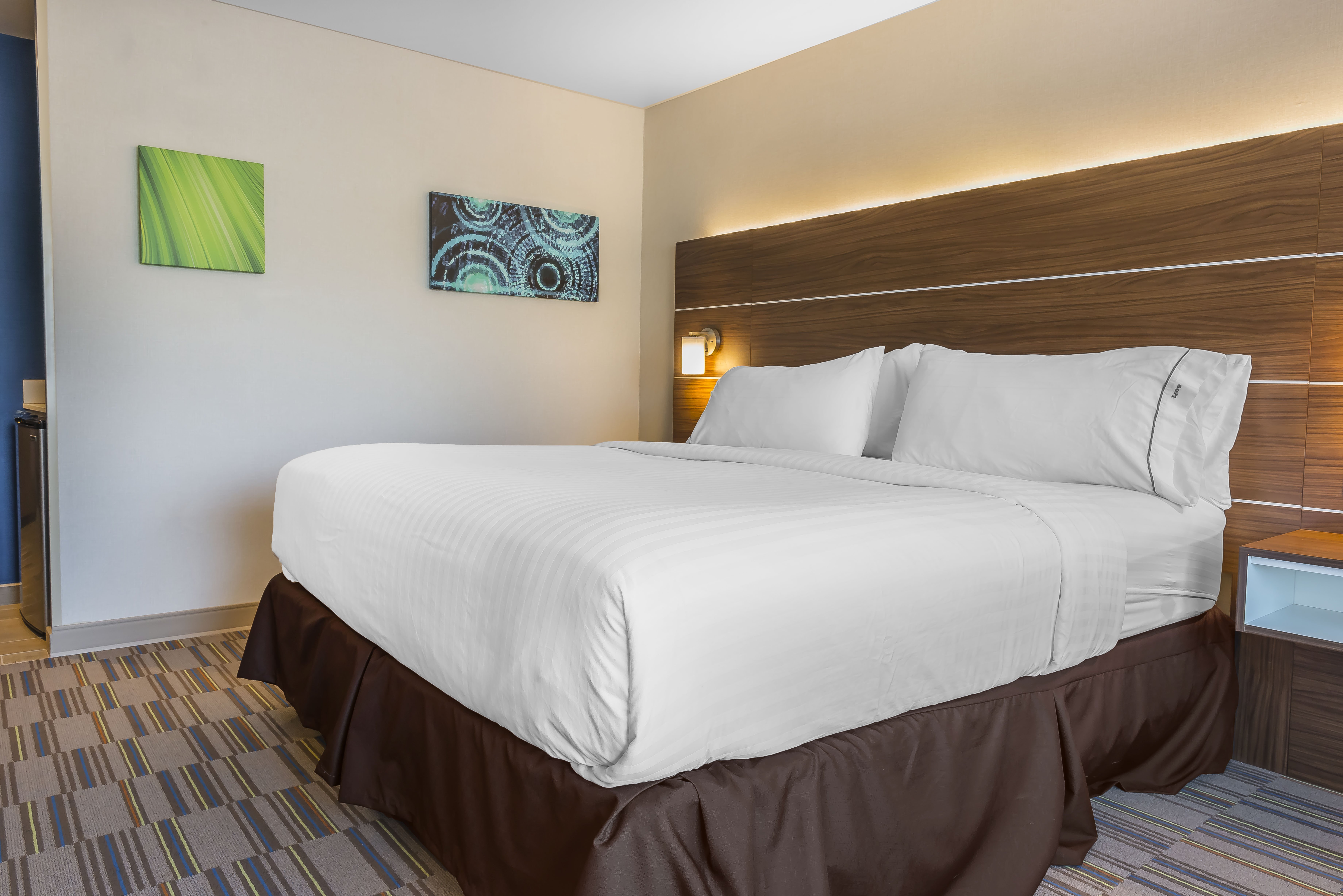 holiday inn express and suites clarion by ihg