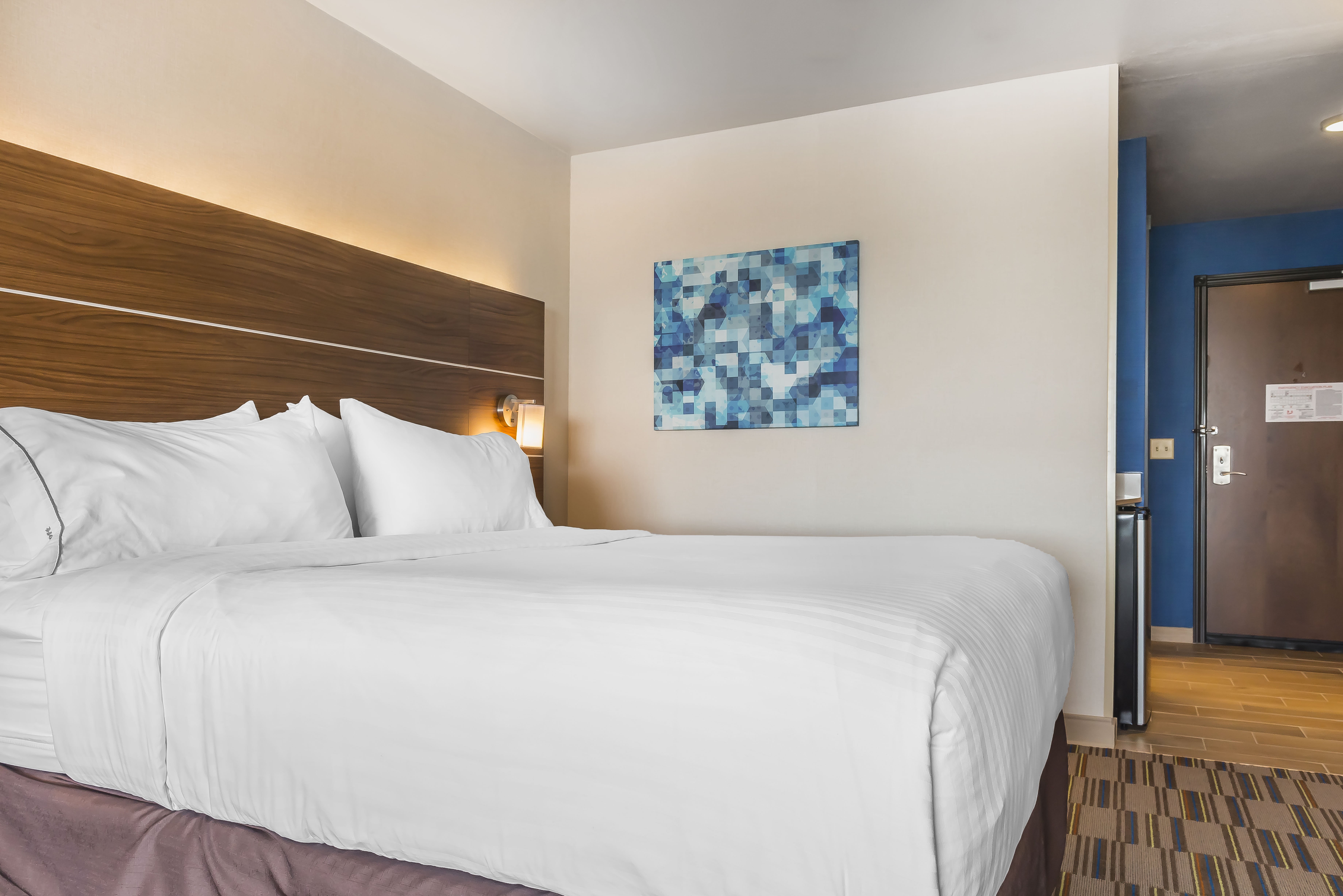 holiday inn express and suites clarion by ihg