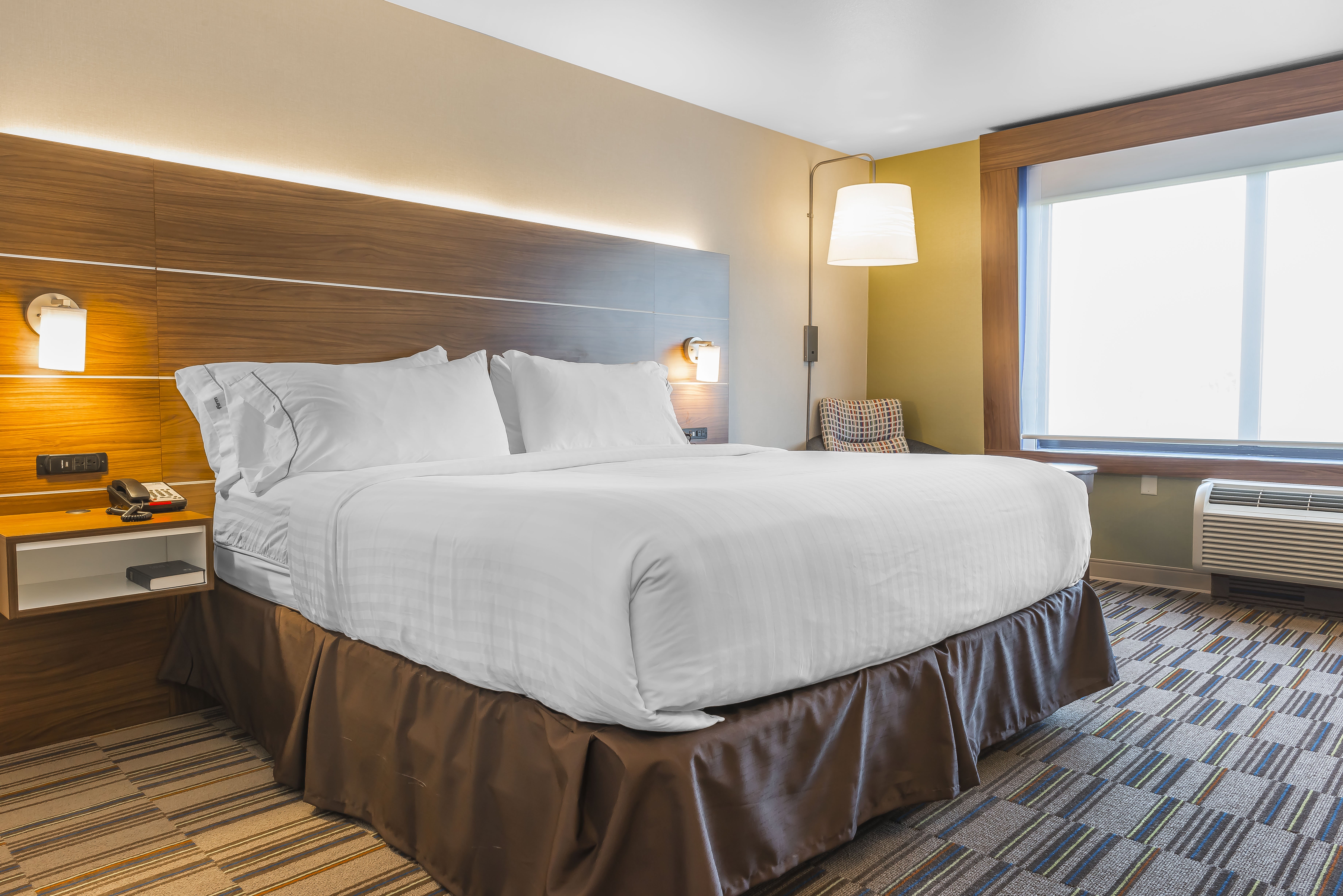 holiday inn express and suites clarion by ihg