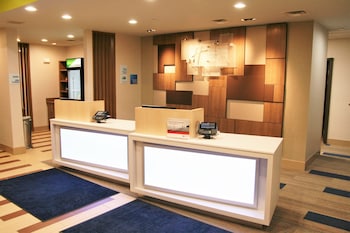 holiday inn express and suites clarion by ihg