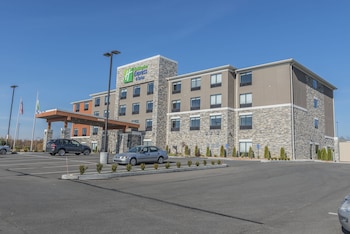 holiday inn express and suites clarion by ihg