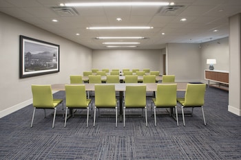 holiday inn express and suites clarion by ihg