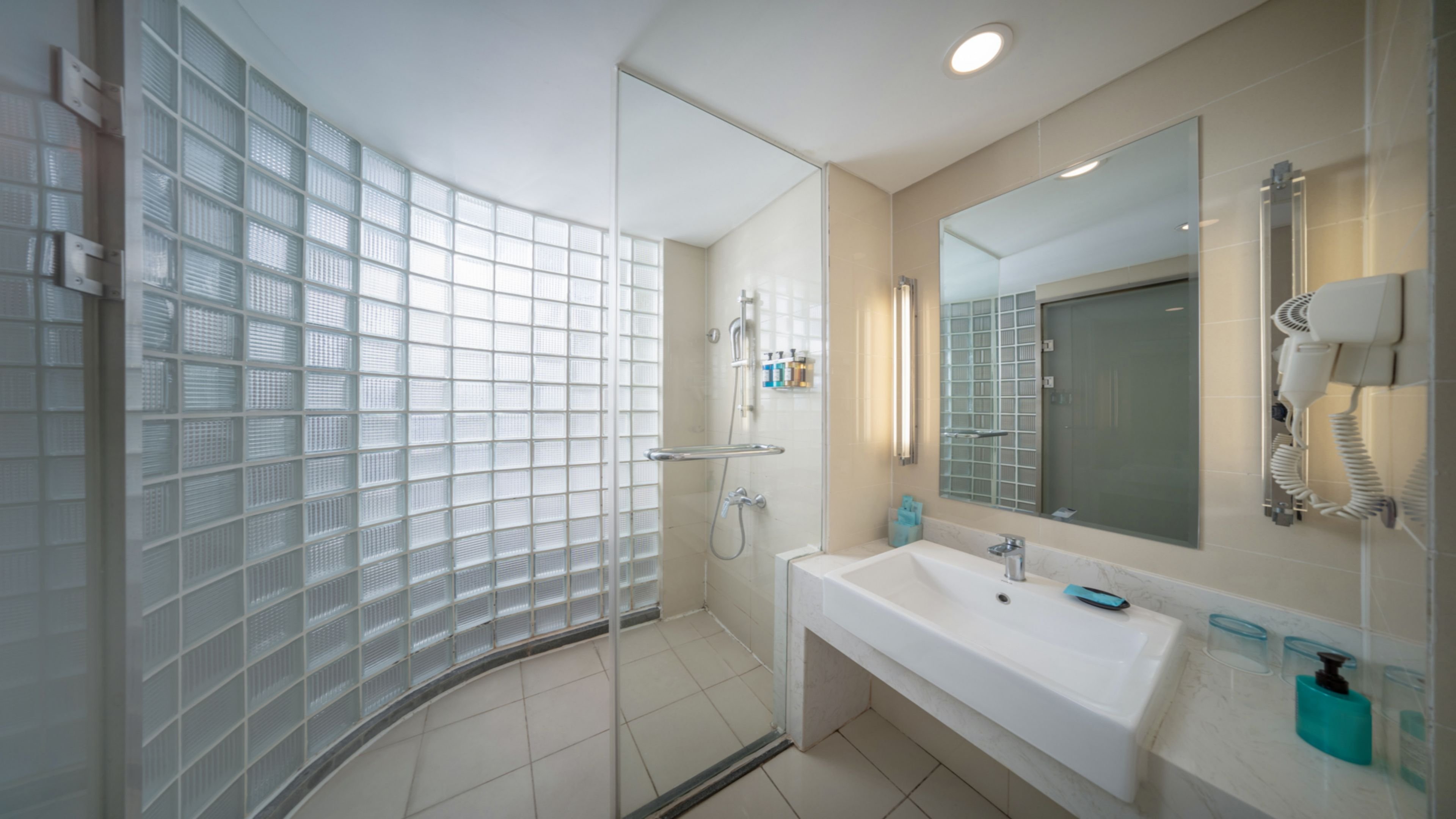 holiday inn express chongqing university town