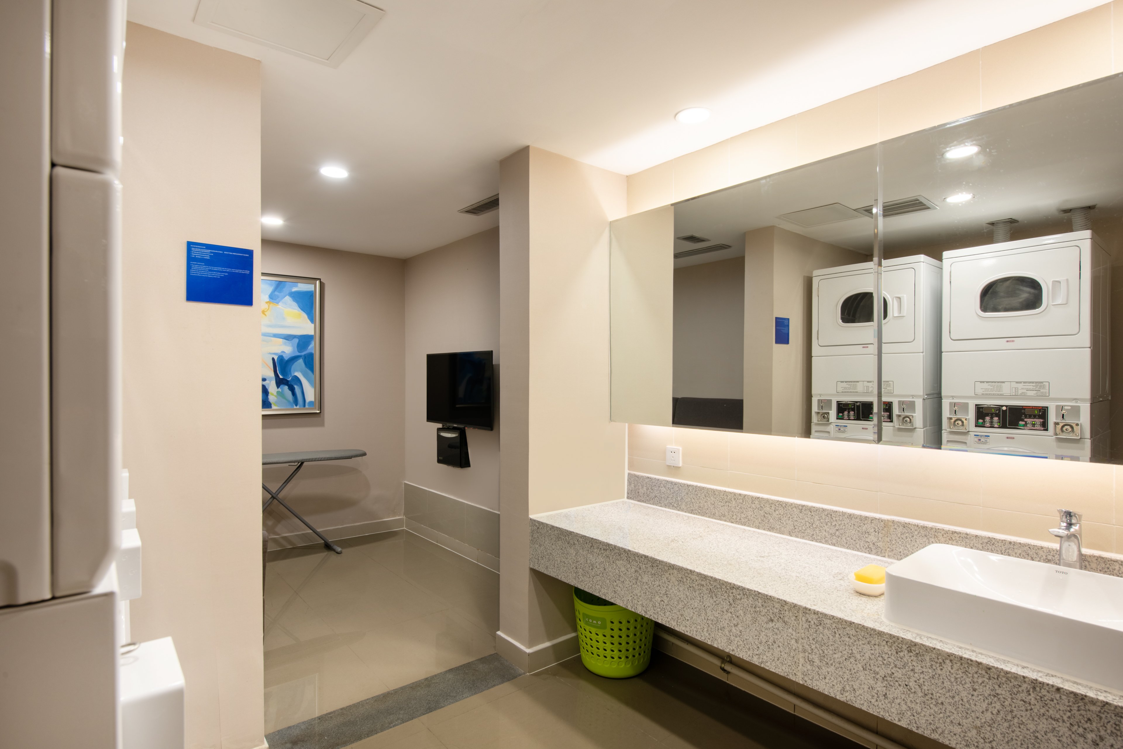 holiday inn express chongqing university town