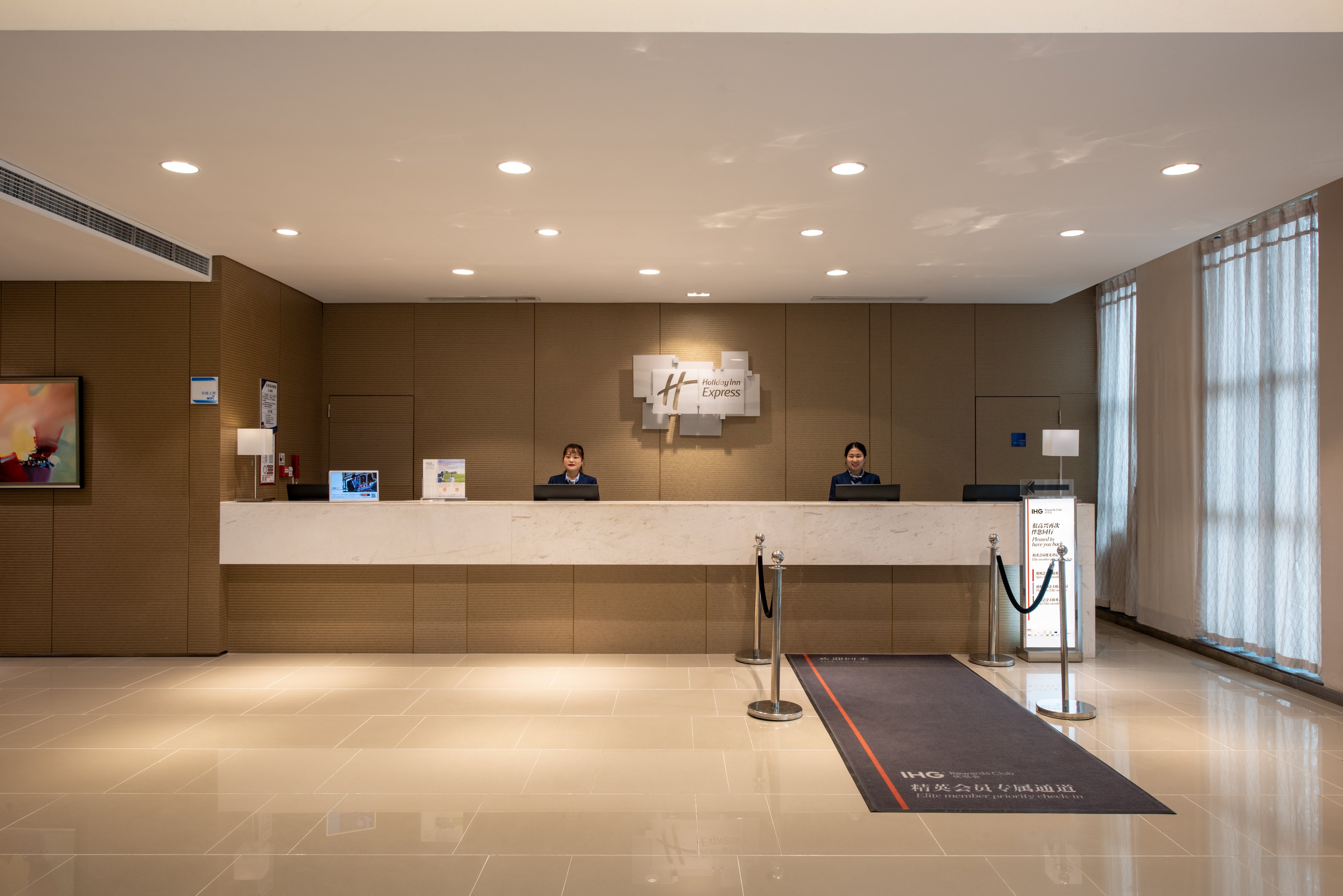 holiday inn express chongqing university town