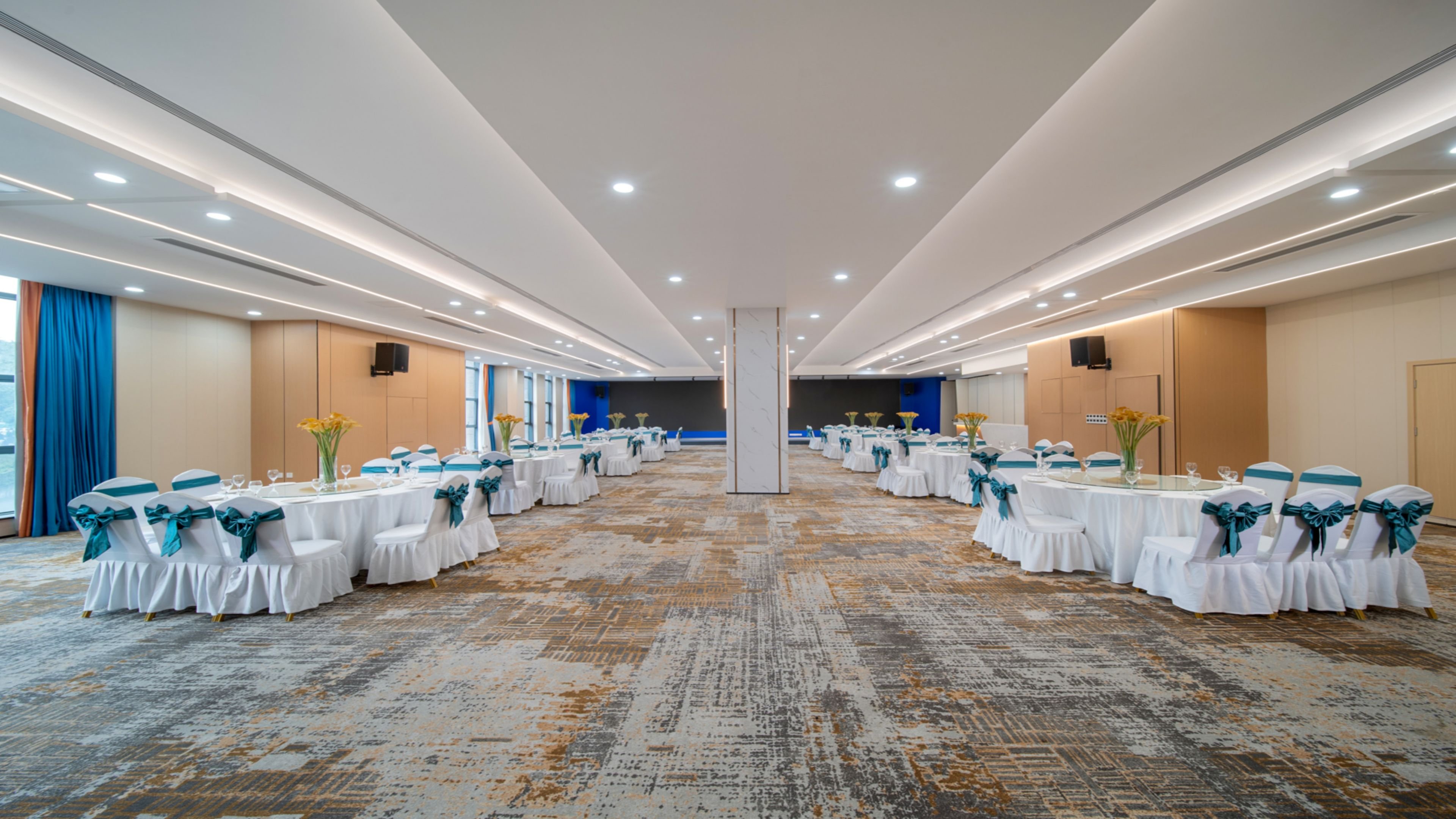 holiday inn express chongqing university town