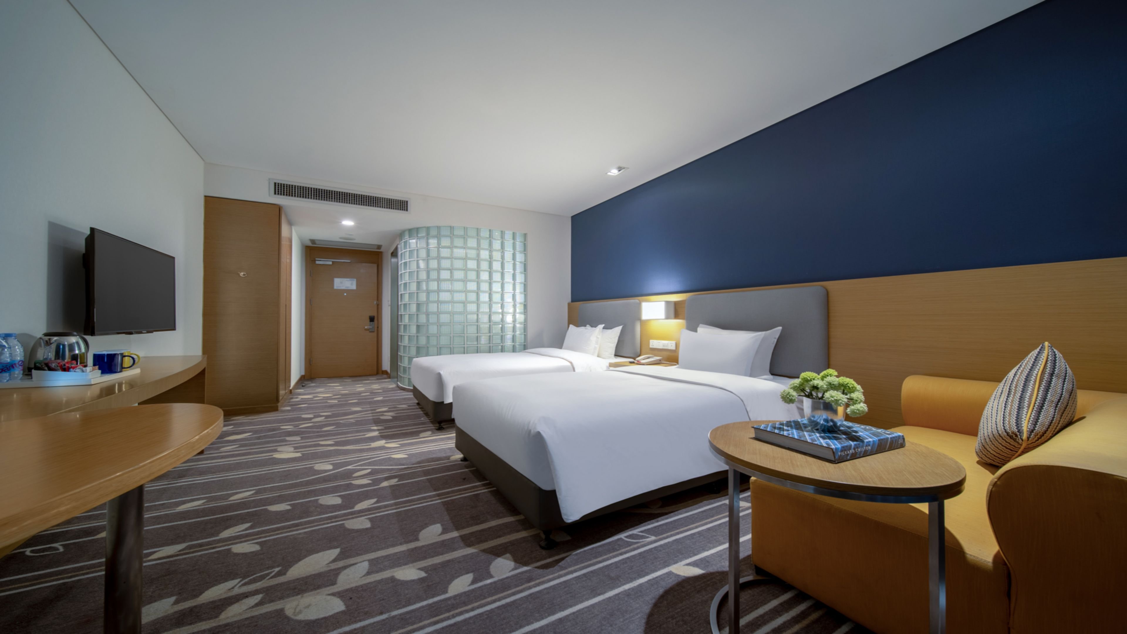 holiday inn express chongqing university town