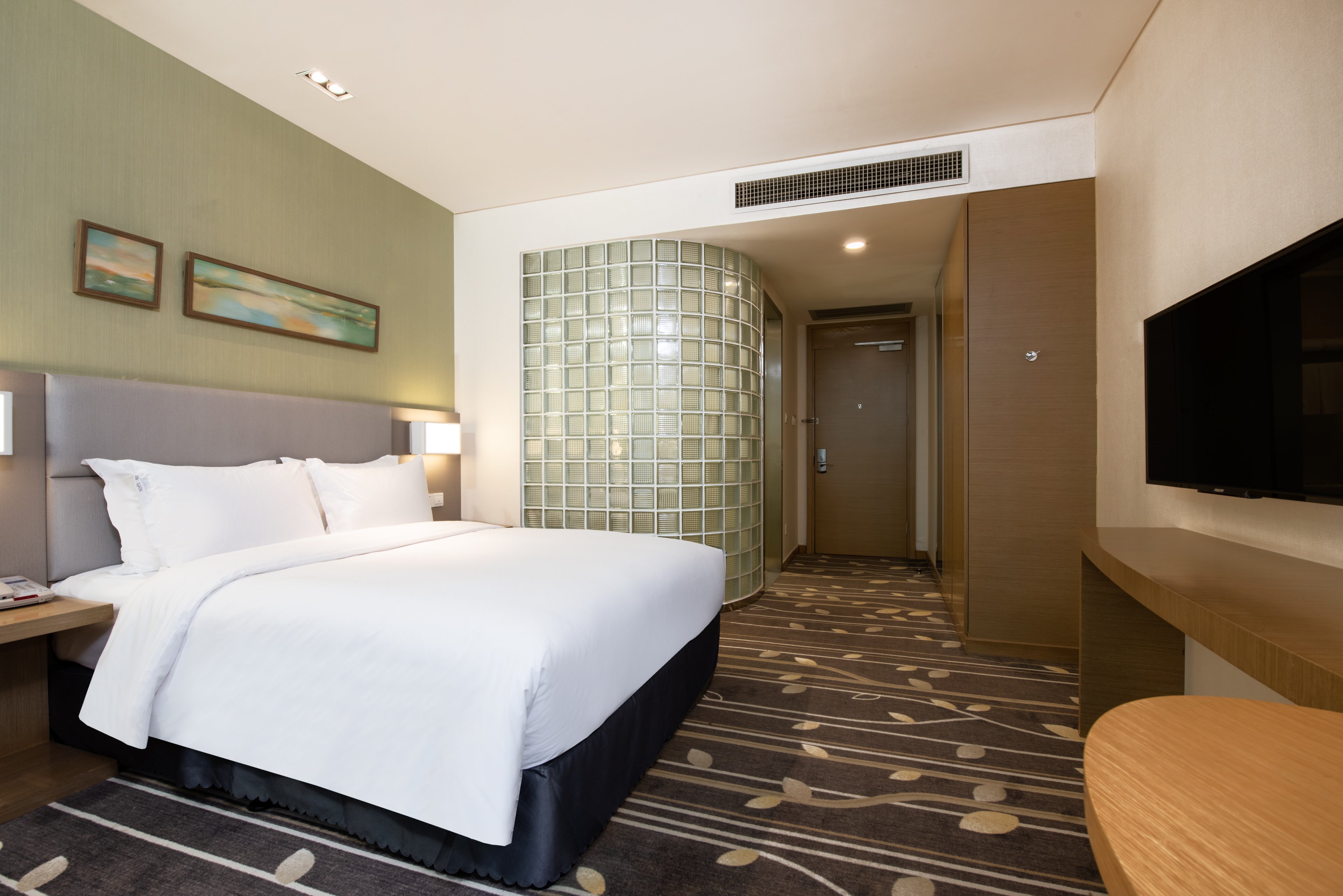 holiday inn express chongqing university town