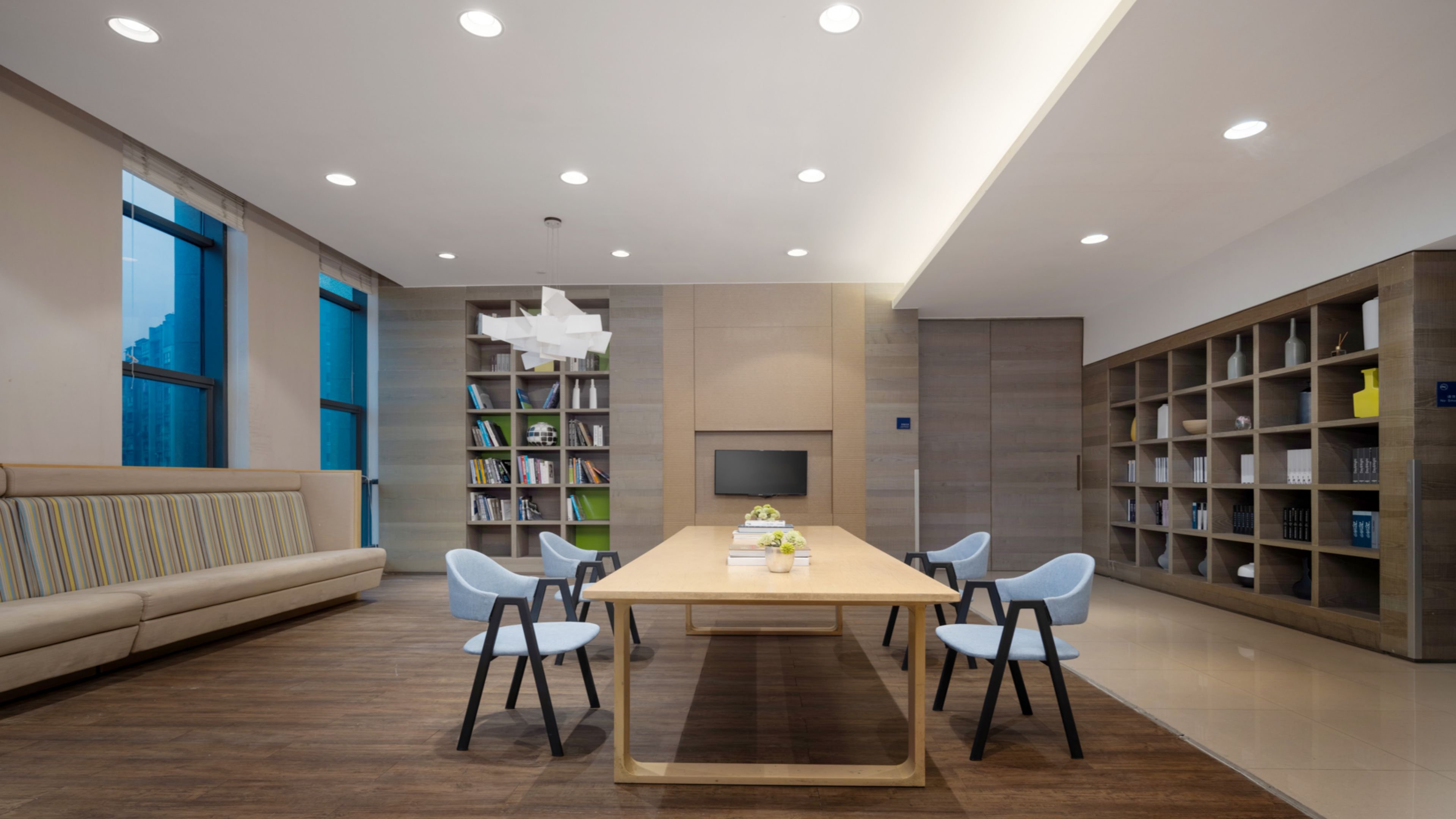 holiday inn express chongqing university town