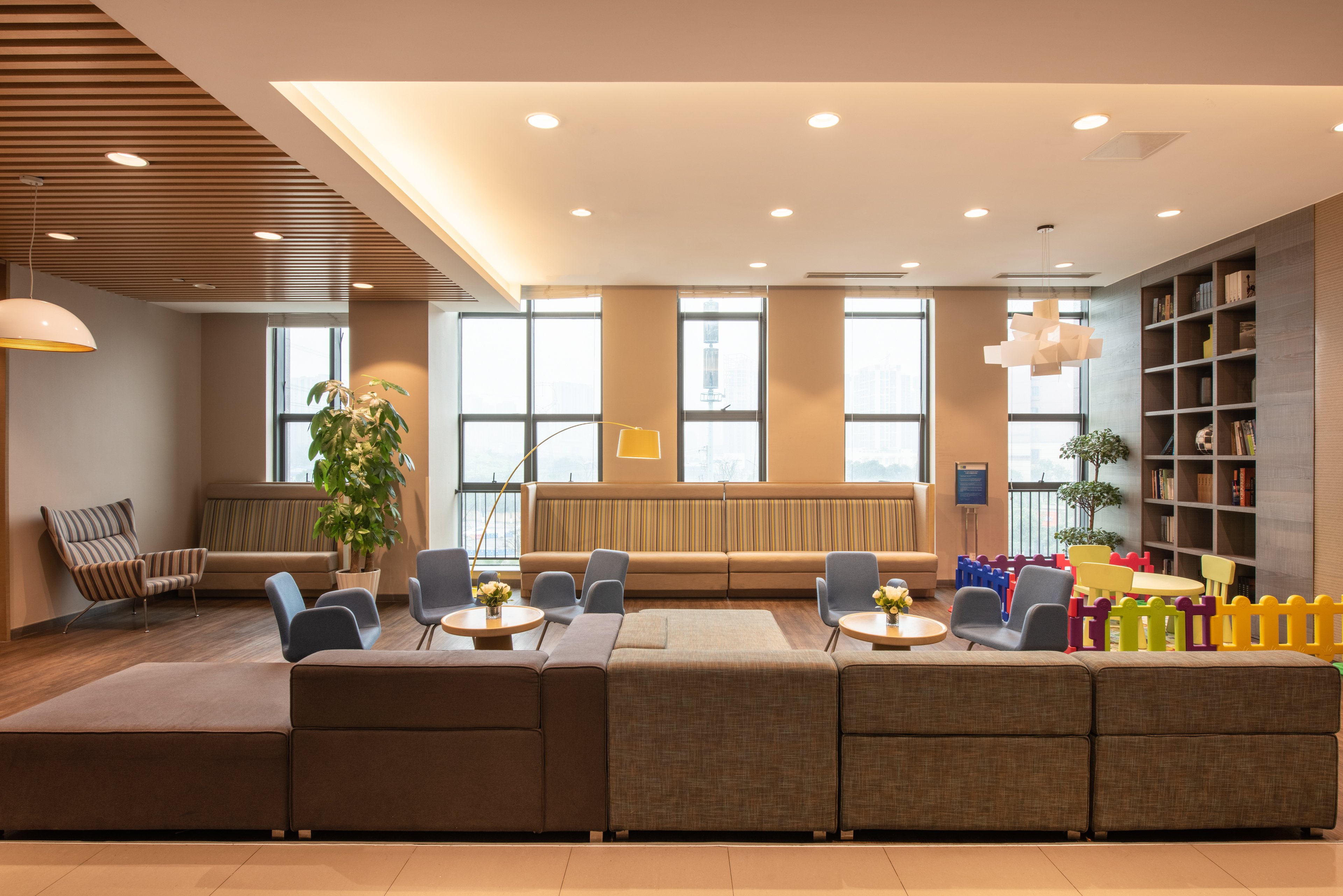 holiday inn express chongqing university town