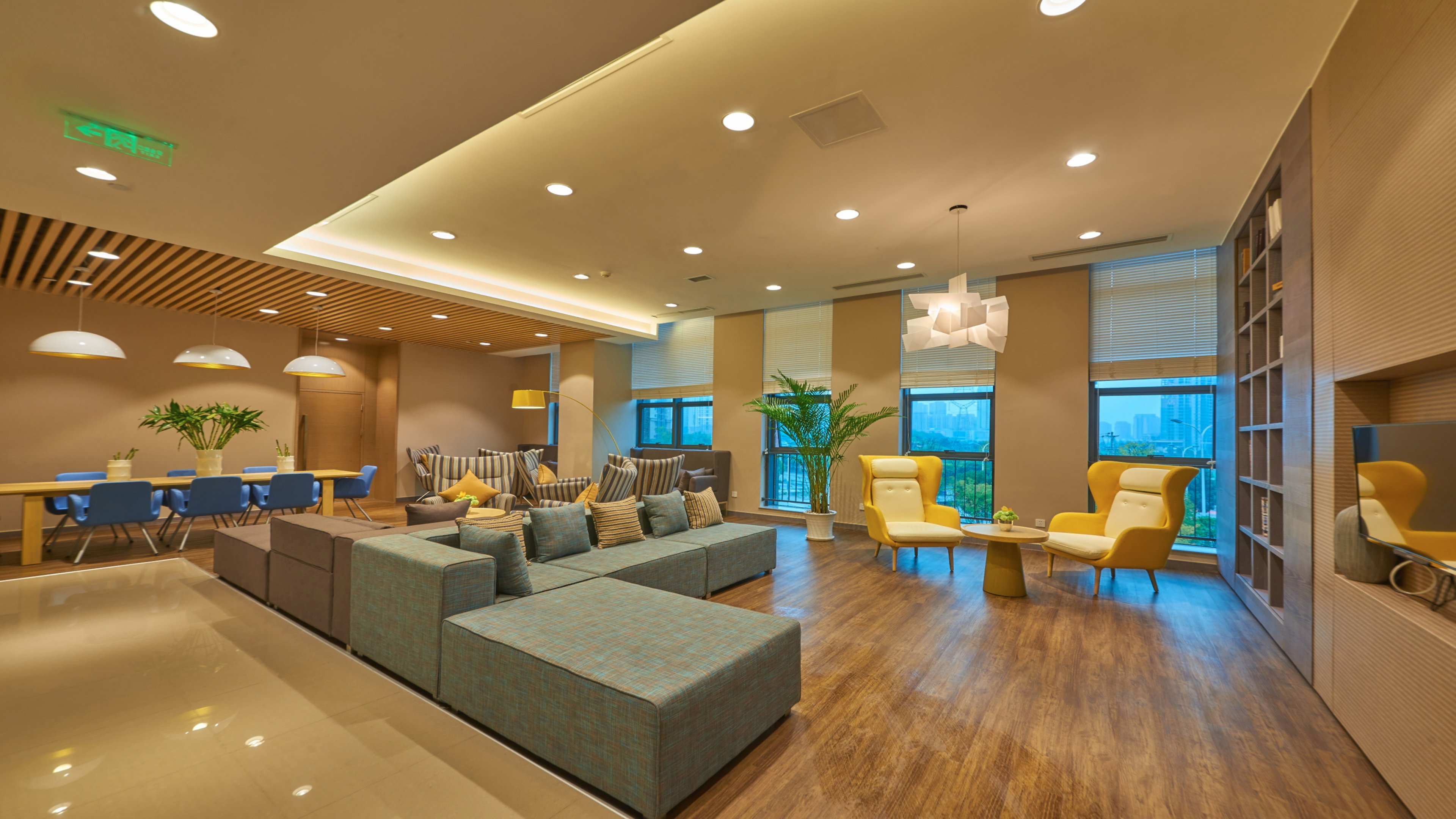holiday inn express chongqing university town