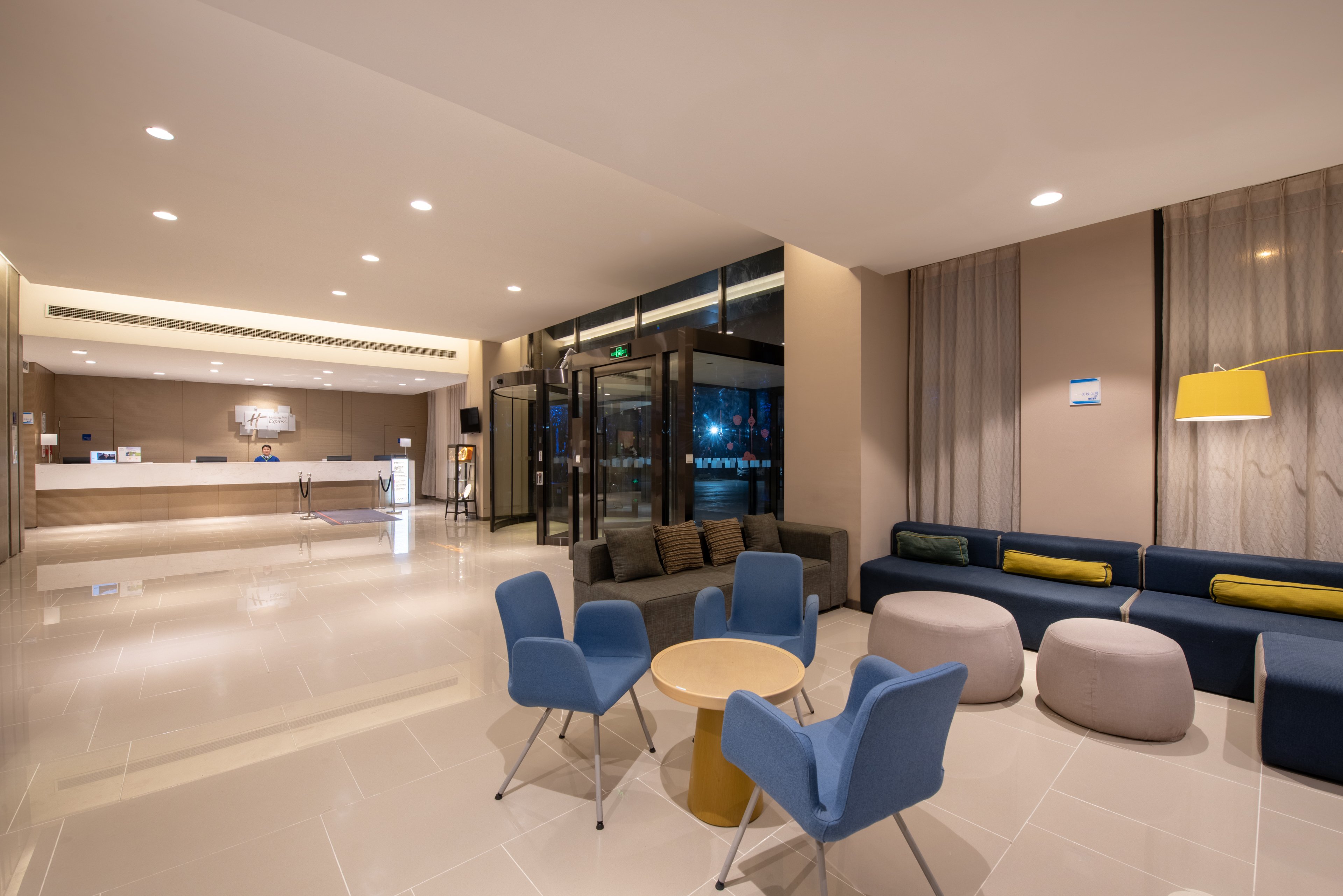 holiday inn express chongqing university town
