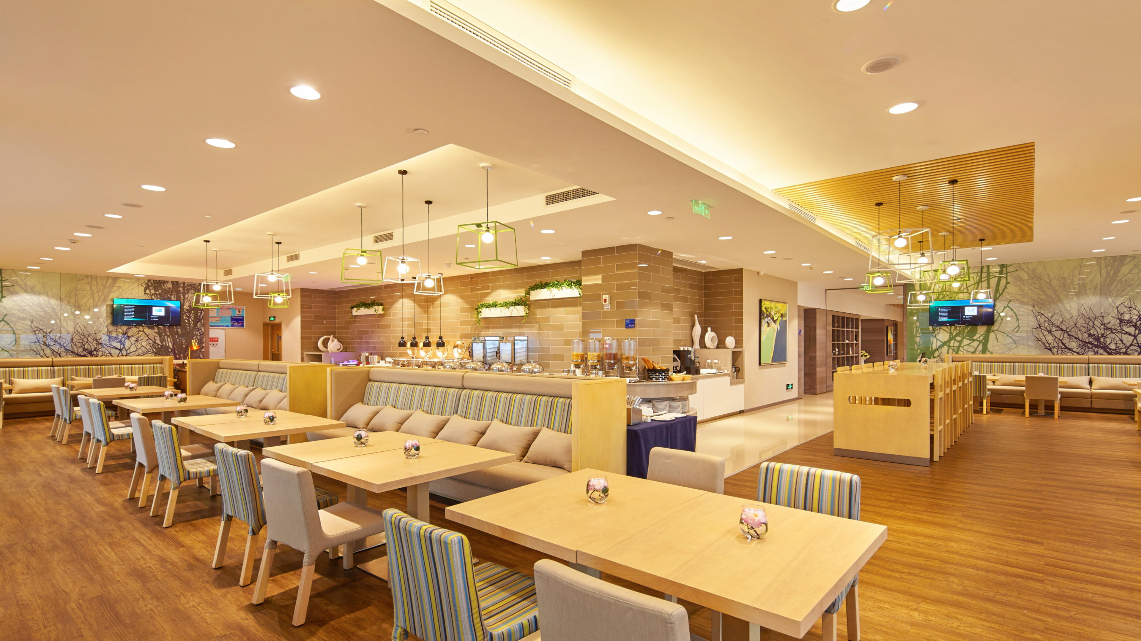 holiday inn express chongqing university town
