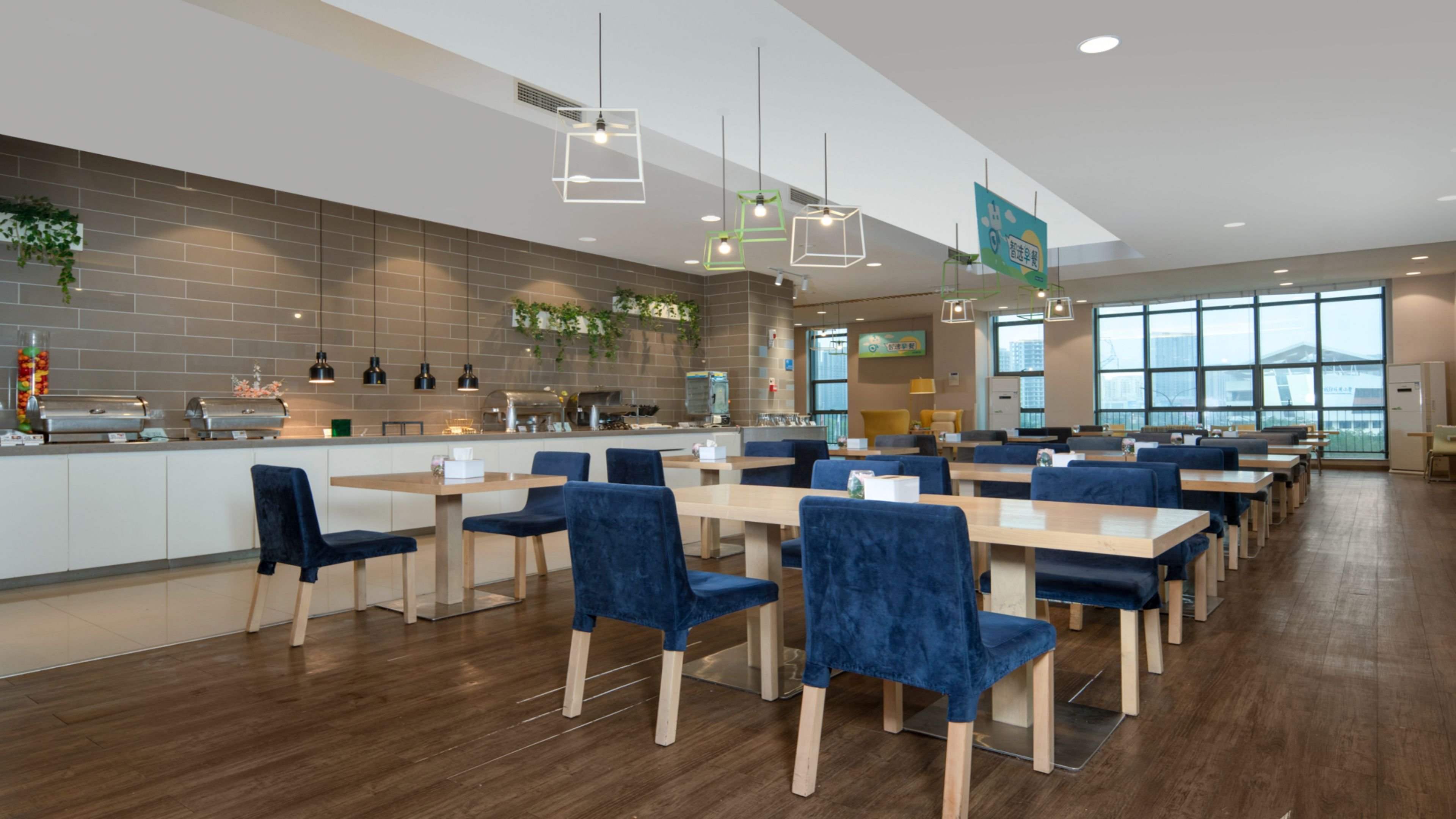 holiday inn express chongqing university town