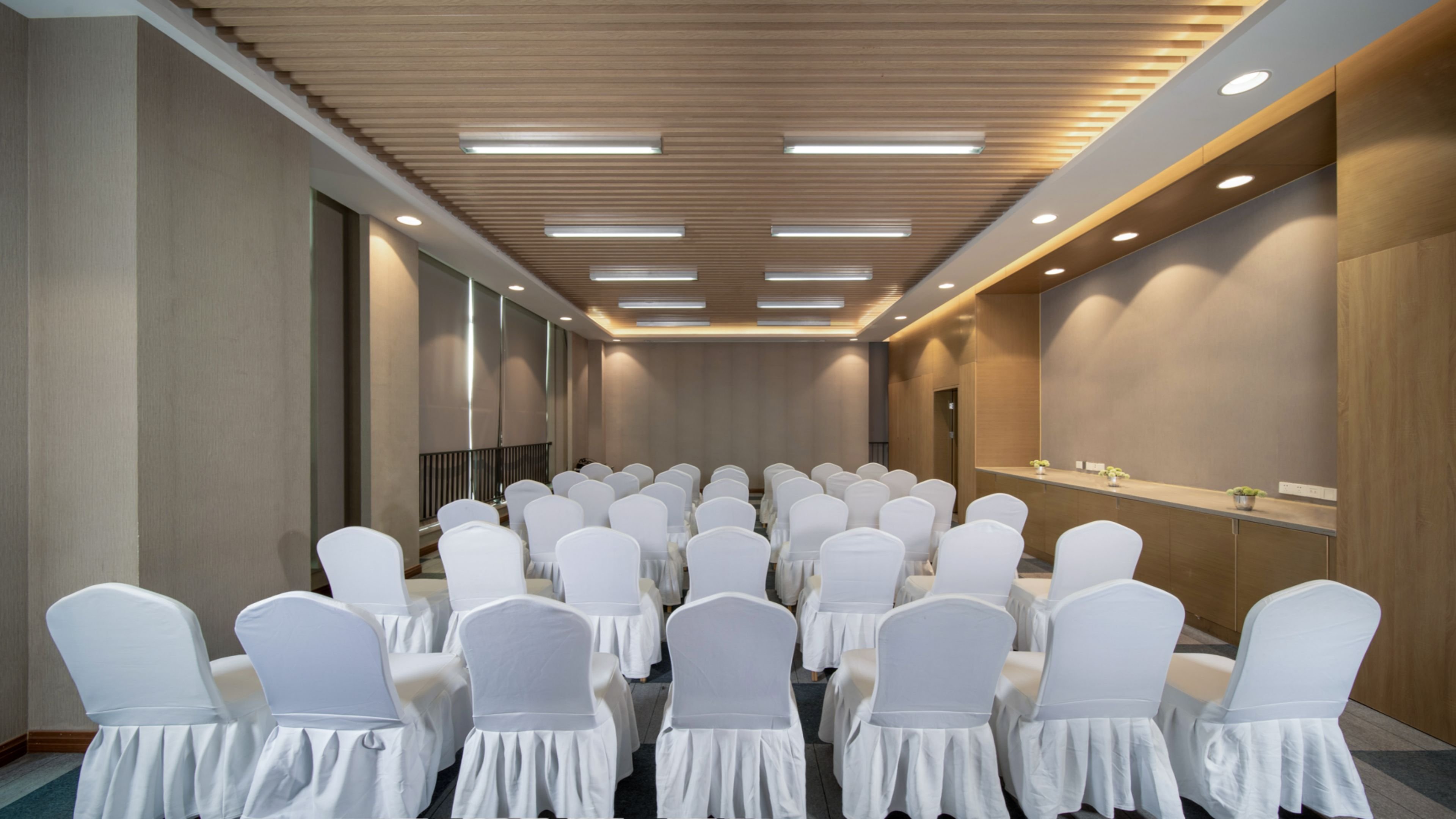 holiday inn express chongqing university town