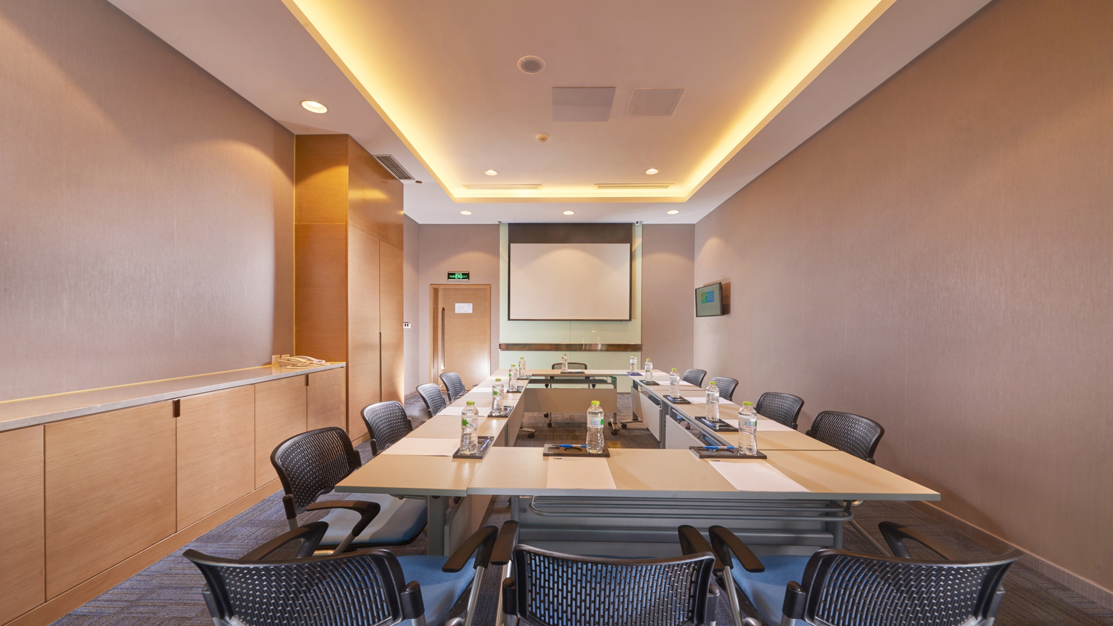 holiday inn express chongqing university town
