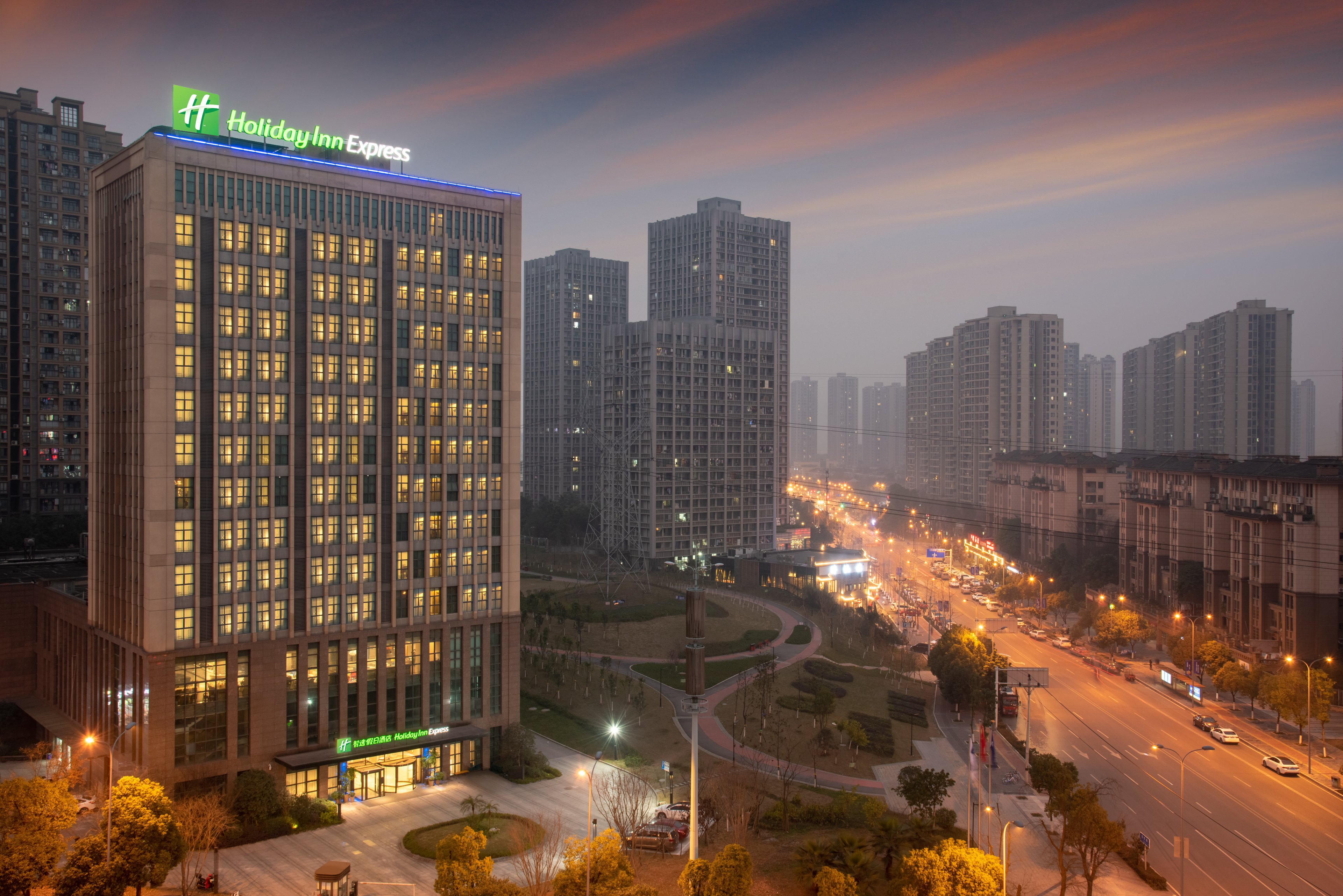 holiday inn express chongqing university town