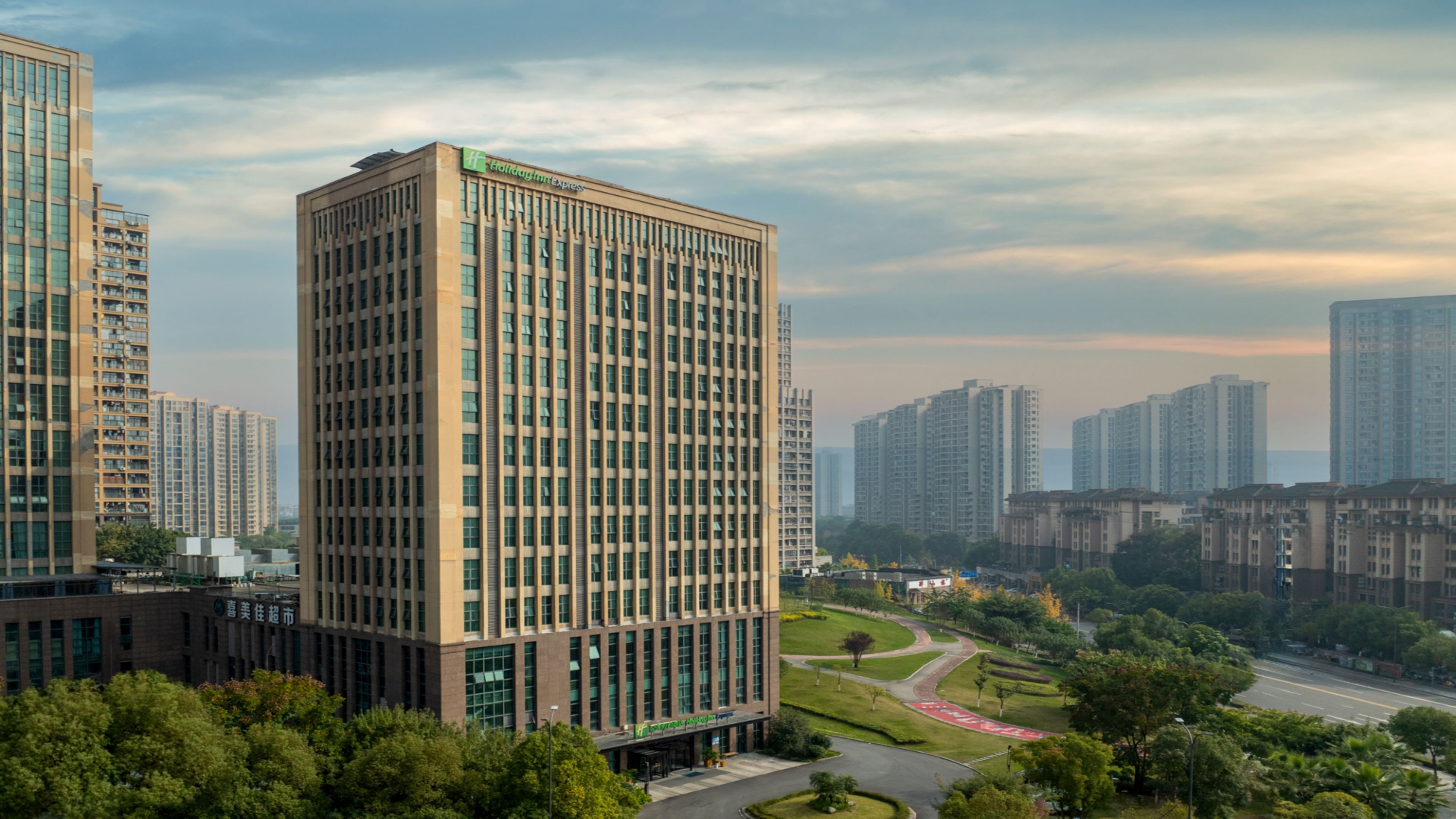 holiday inn express chongqing university town