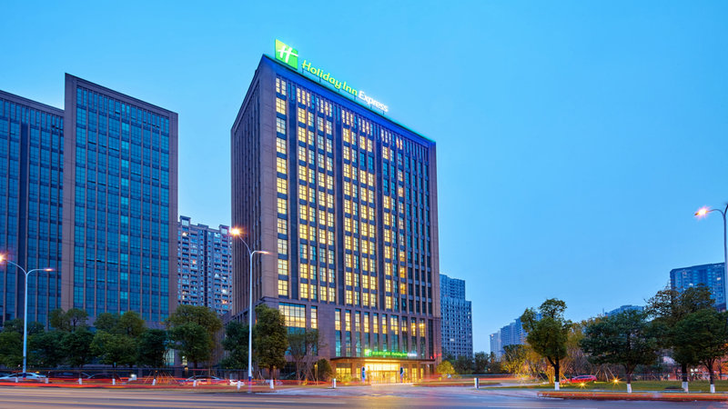 holiday inn express chongqing university town