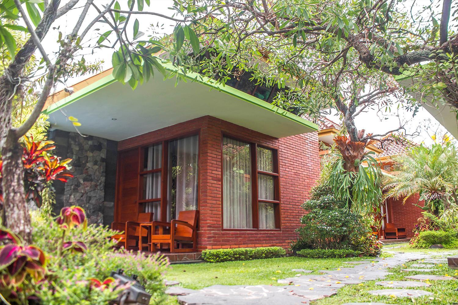 Rumput Resort & Resto,Depok>>Condongcatur,4 star
